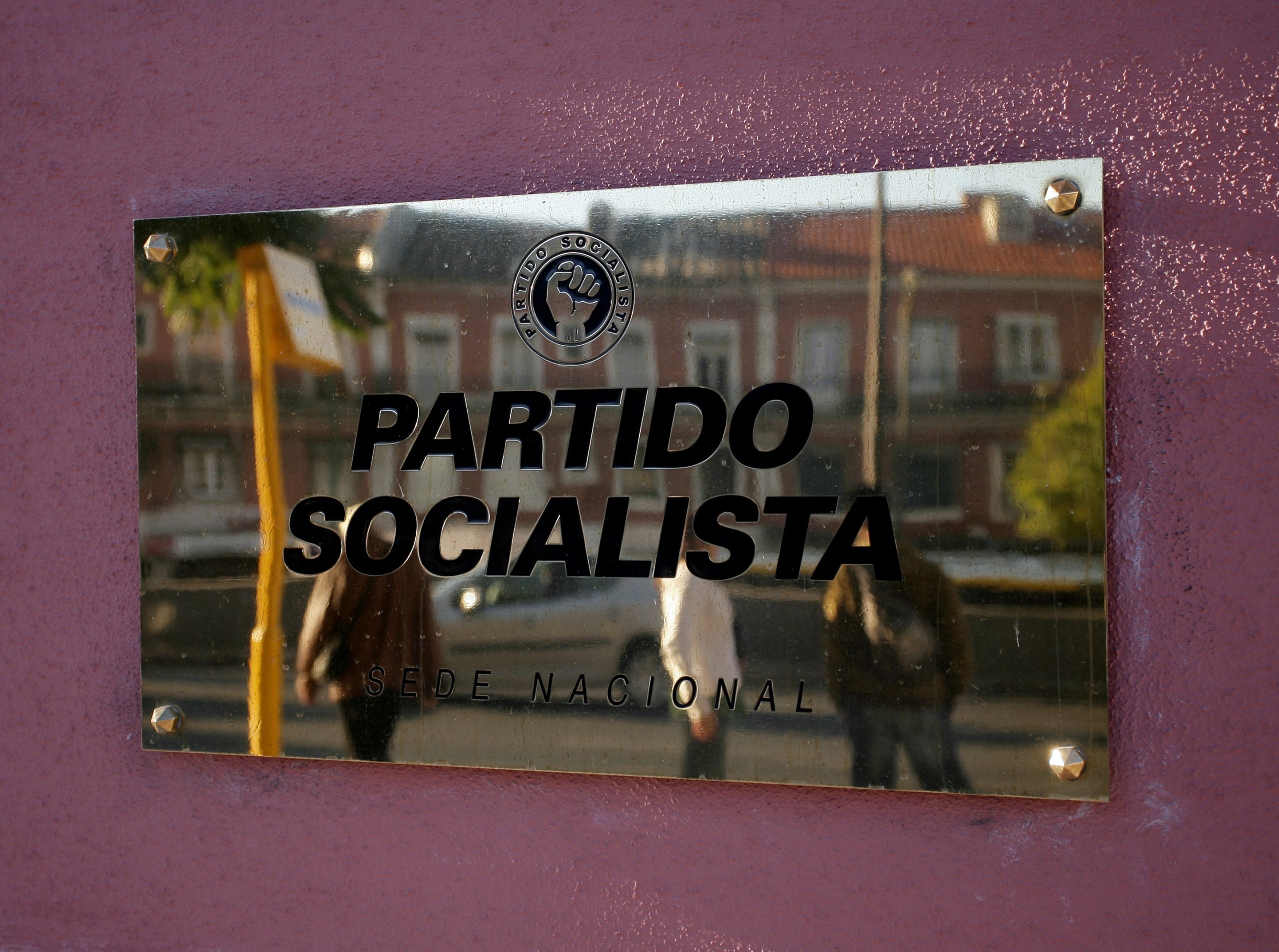 PS desafia partidos a reduzirem em 50% os ‘outdoors’ na campanha das legislativas
