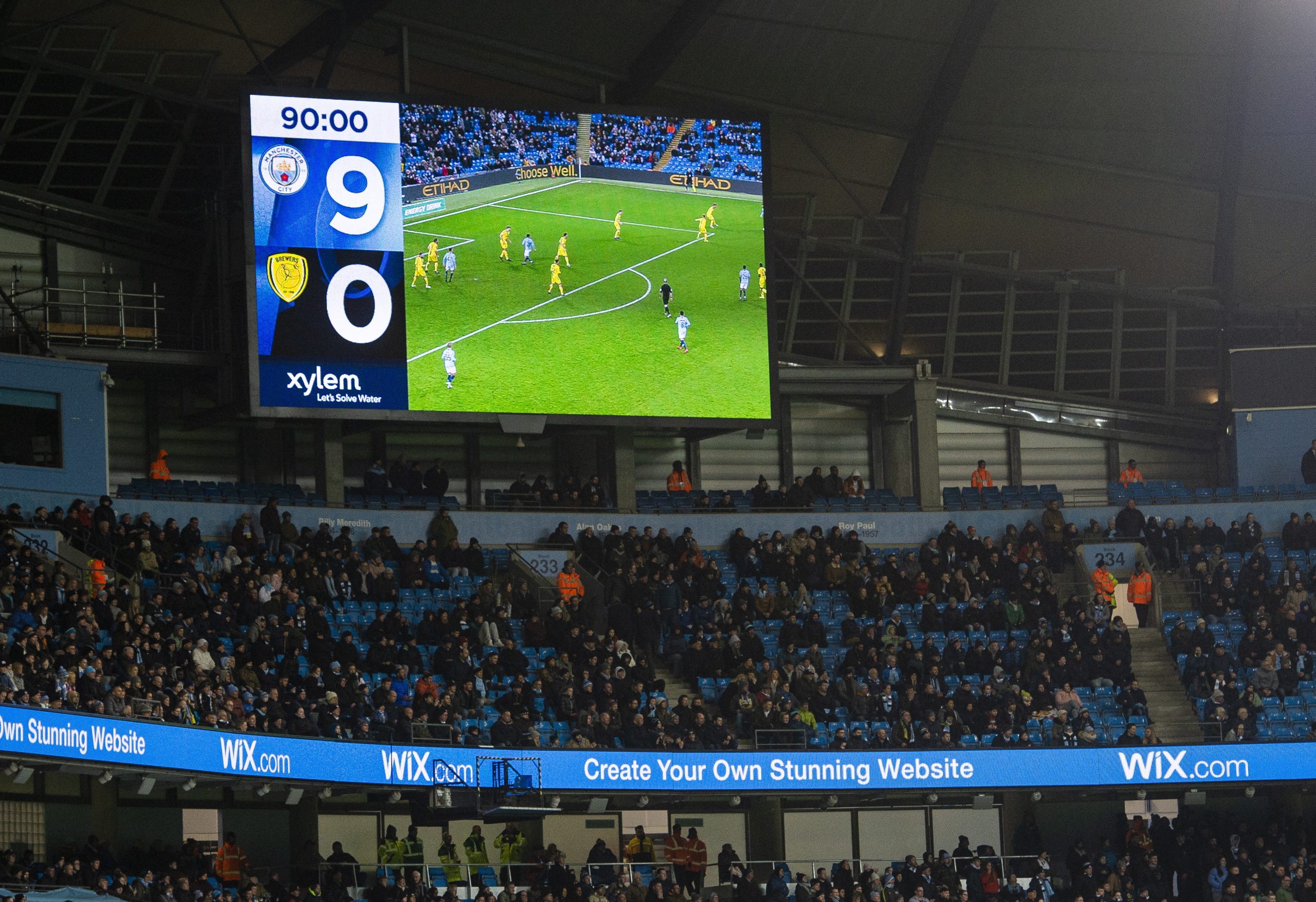 Manchester City dizima Burton Albion e tem ‘pé e meio’ na final da Taça da Liga