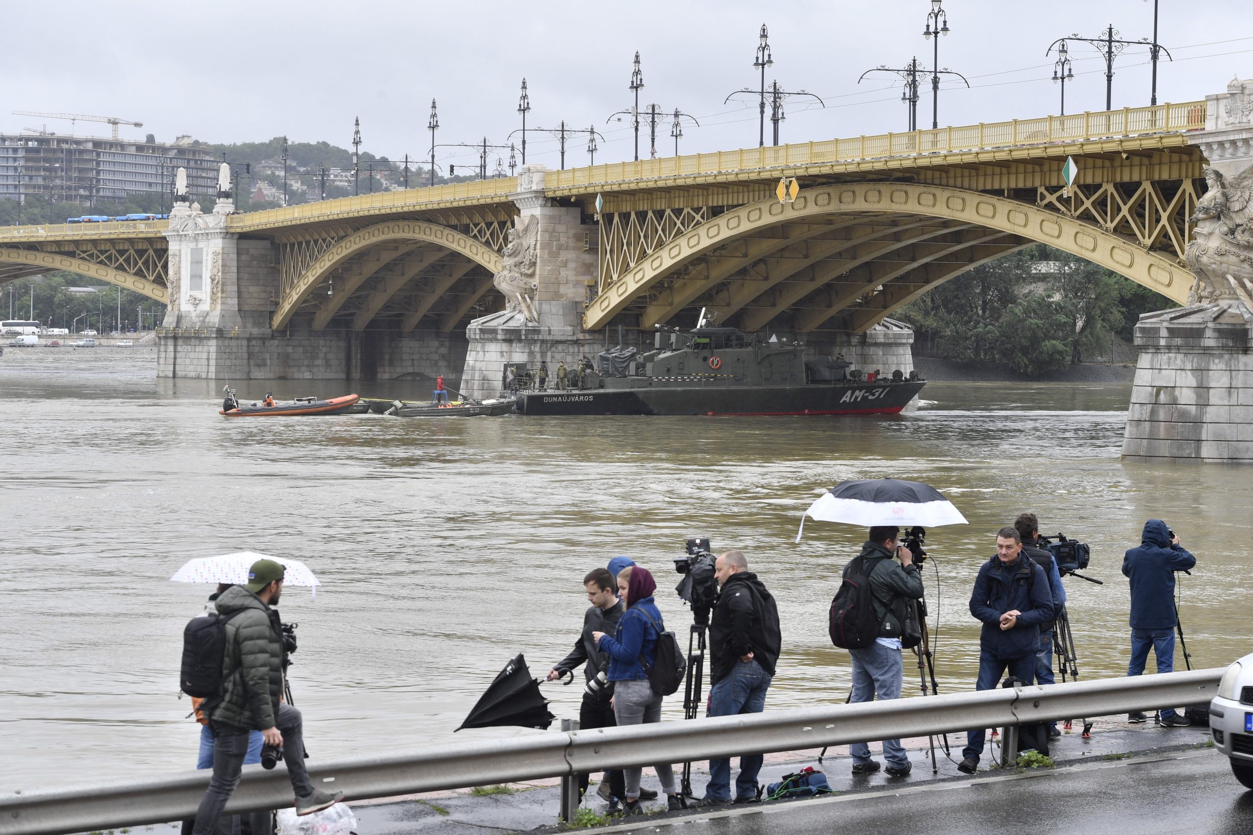 Detido comandante de navio que colidiu com barco de turismo em Budapeste