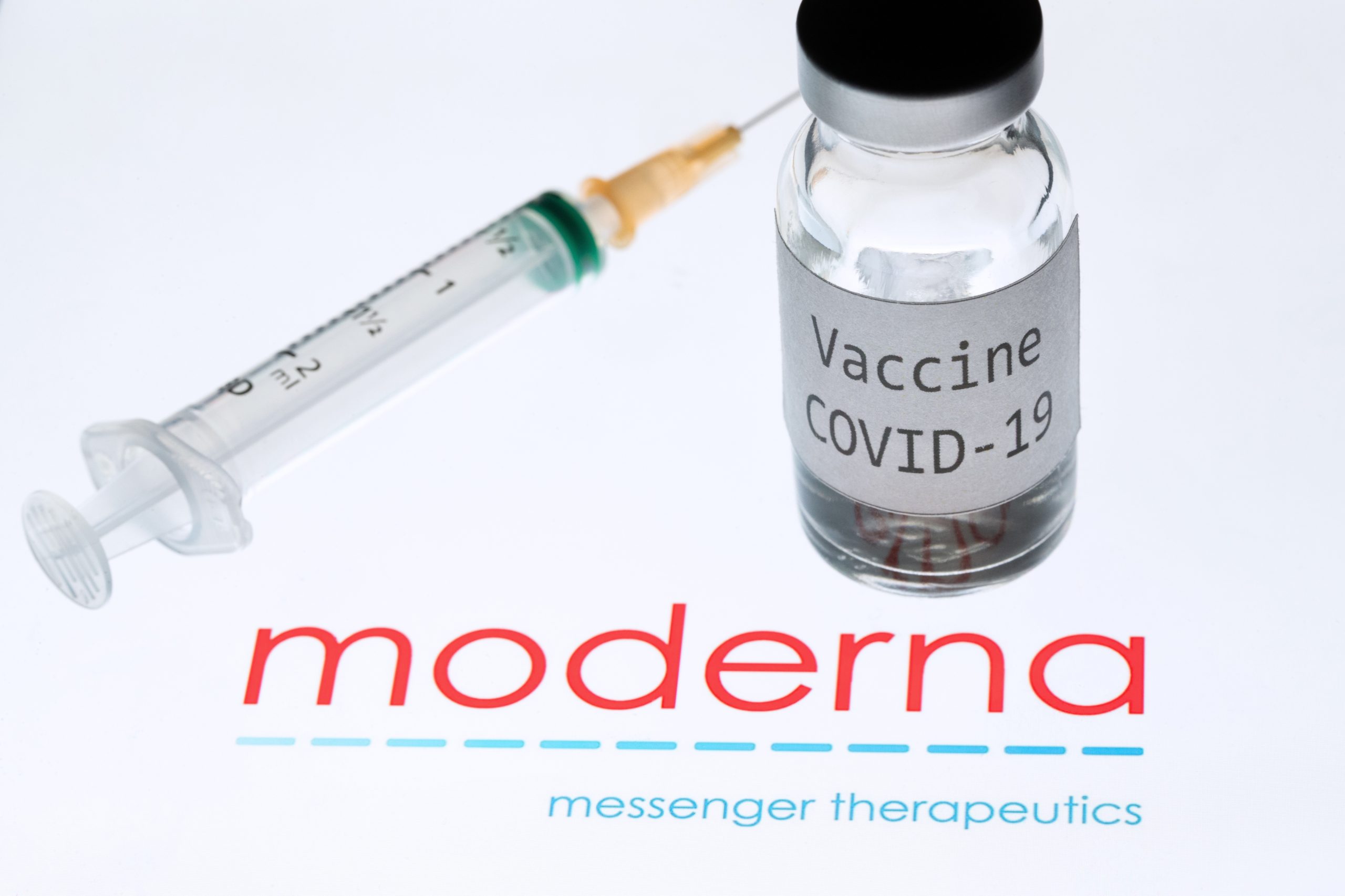 Covid-19: Reino Unido aprova uso da vacina desenvolvida da Moderna