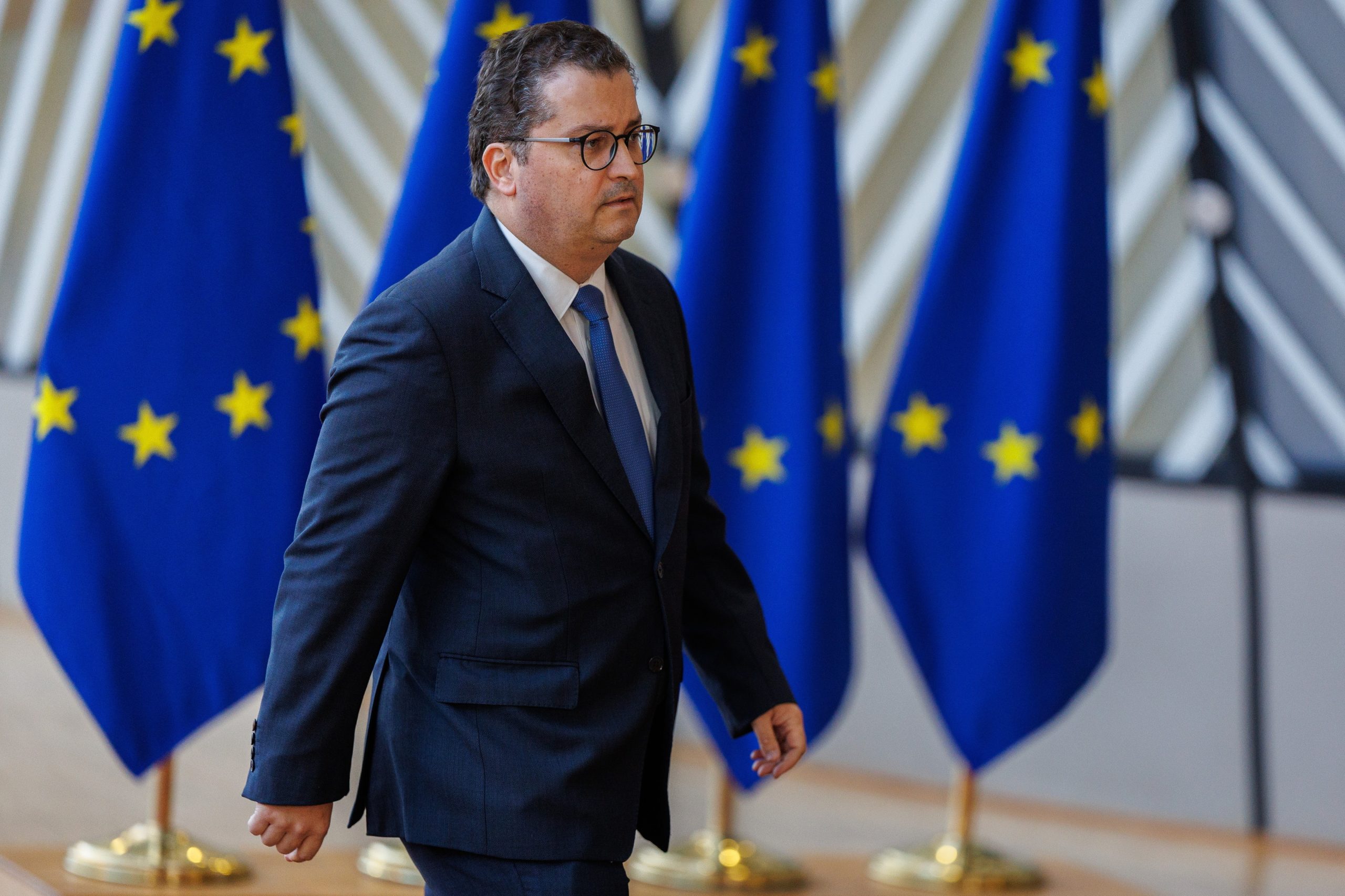 Pacote de 10 mil milhões em vigor dentro de semanas anunciou o Ministro das Finanças