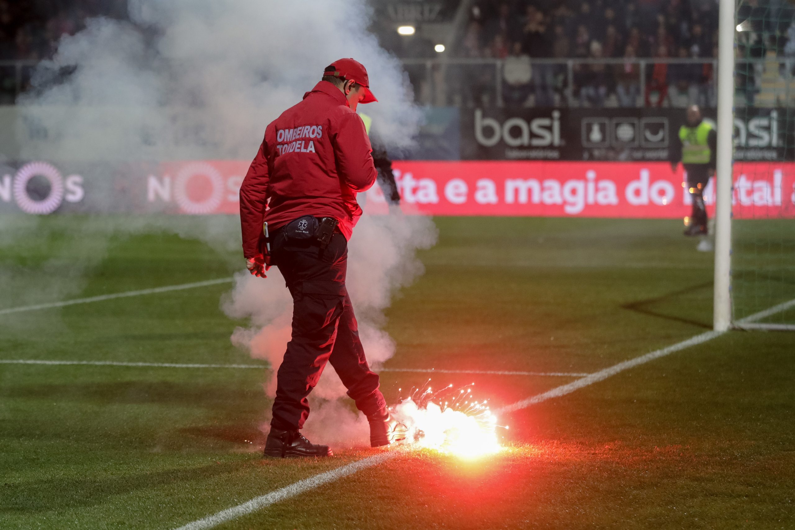 Presidente da Liga quer banir pirotecnia dos estádios para atrair mais adeptos e investidores