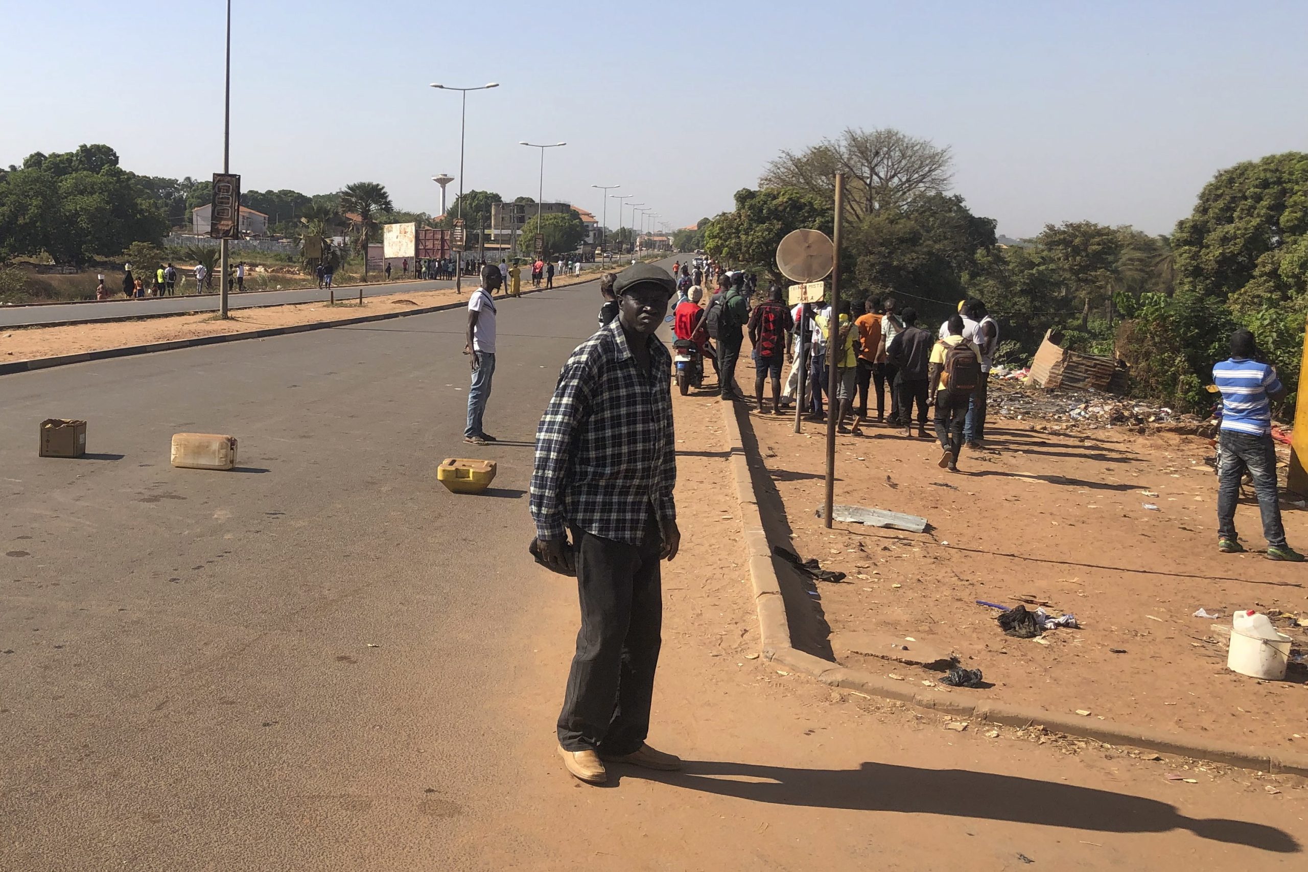 Depois da tentativa de golpe, Bissau acordou serena, com as pessoas a tentarem regressar à normalidade