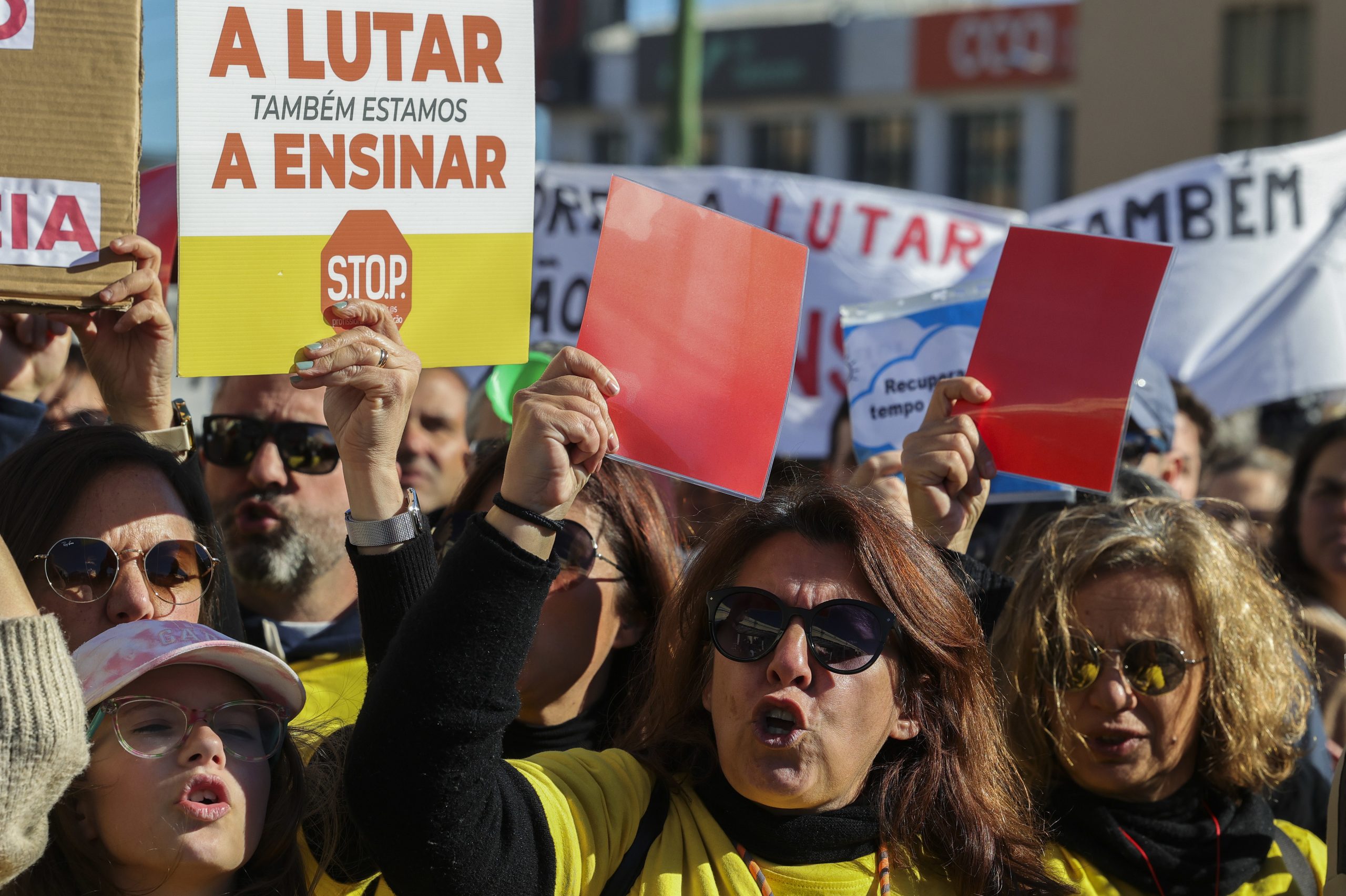 Sindicato apela a grande greve nas escolas antes do início dos serviços mínimos