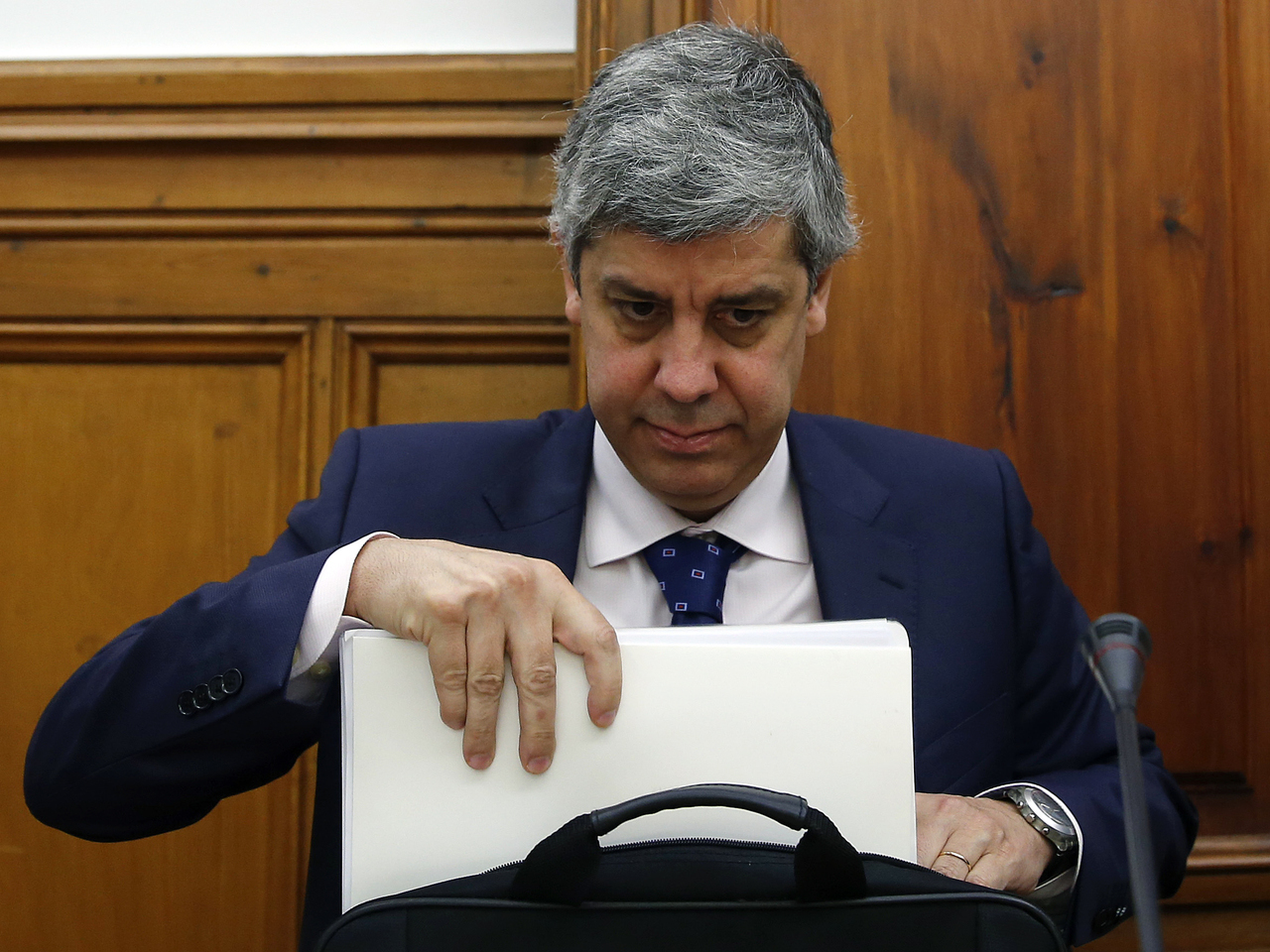 Ministro das Finanças diz que é “imperativo” repor rendimentos das famílias