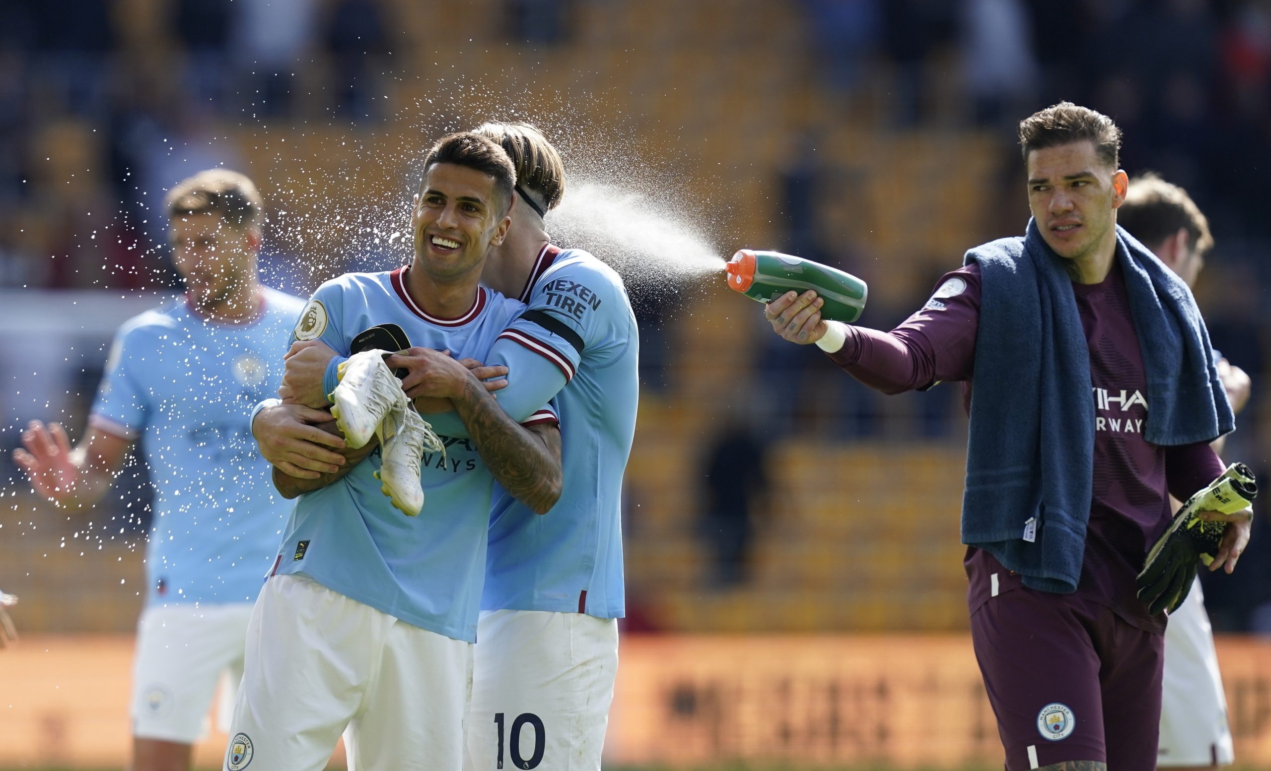 Manchester City vence ‘Wolves’ e sobe à liderança em jogo com 11 portugueses