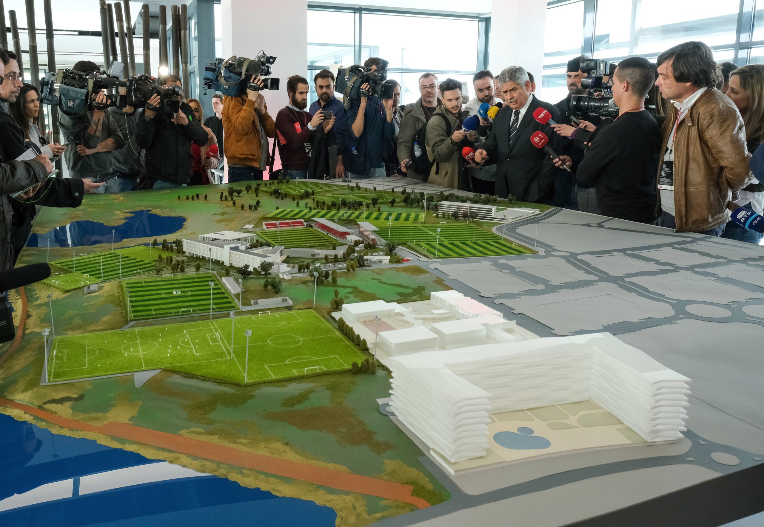 Benfica quer apurar se Centro de Estágio no Seixal é atingido pela poluição