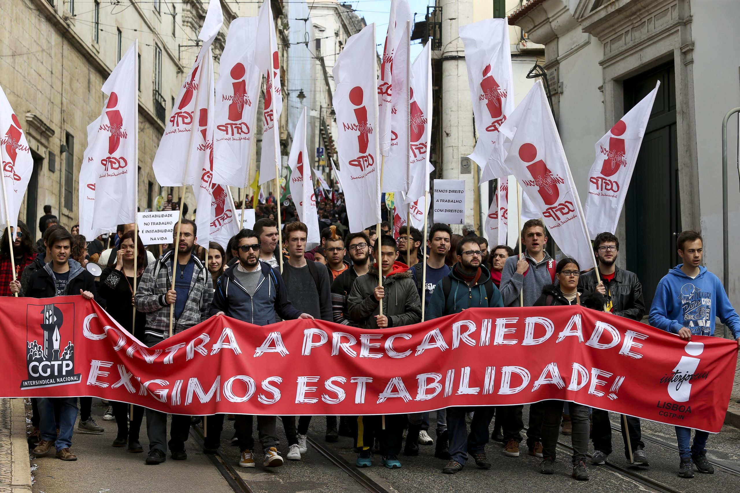 Sindicatos da Função Pública discutem com Governo precariedade e descongelamento de carreiras