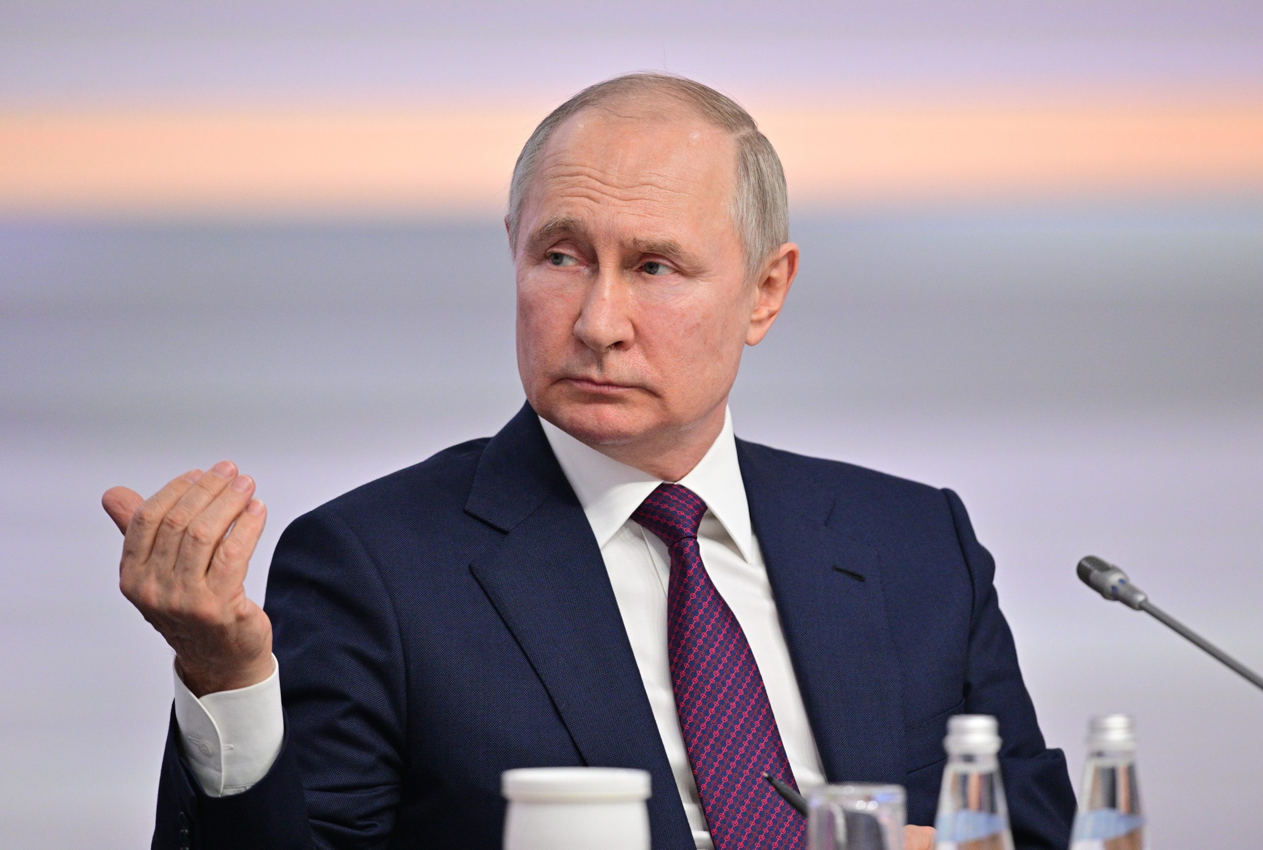Putin ameaça criar “zona sanitária” em território ucraniano