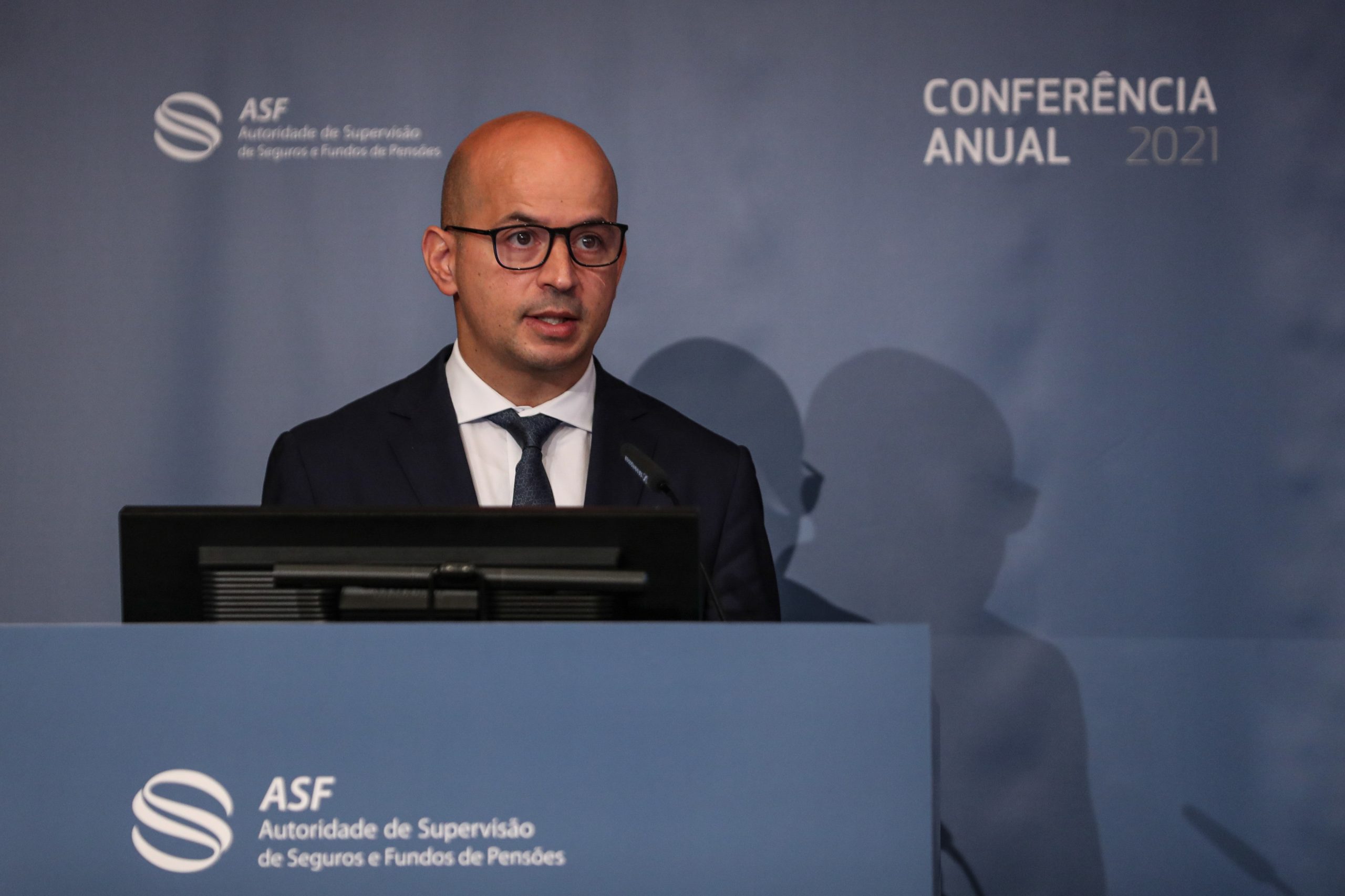 Previsão de crescimento da economia em 2022 é realista mesmo sem OE aprovado, defende ministro das Finanças