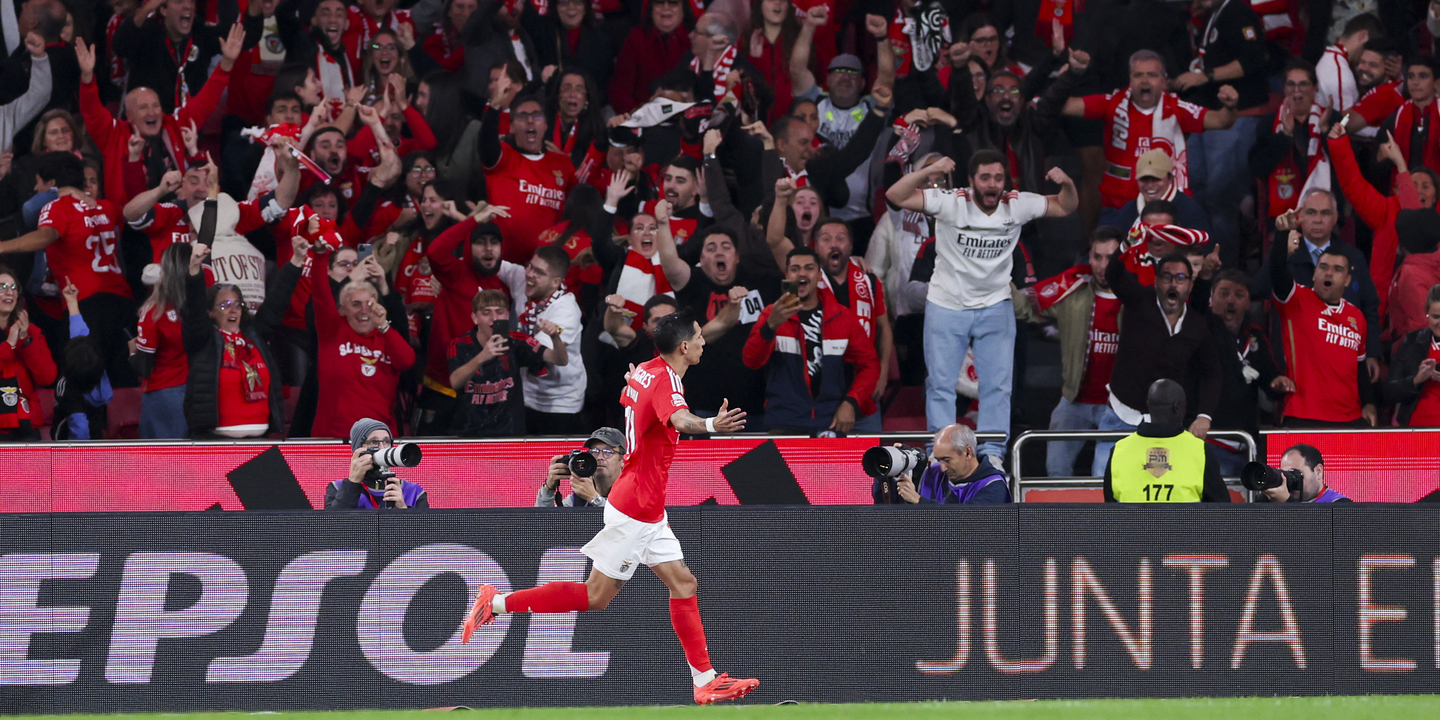 Benfica vence Estoril e isola-se na liderança da I Liga