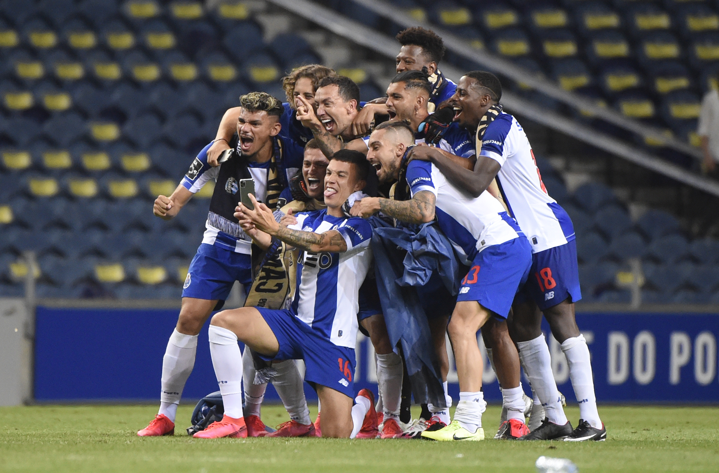 A semana arranca com o FC Porto a receber a taça e concertos do Palácio da Ajuda à internet