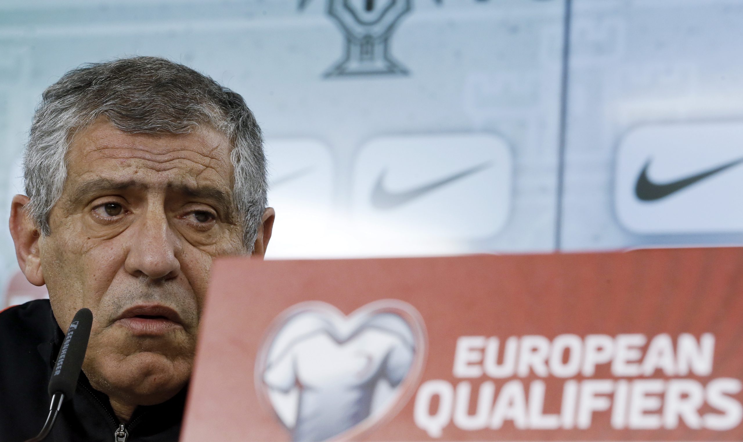 “O que eu posso prometer é que a minha equipa vai fazer tudo para estar no Mundial”, diz Fernando Santos