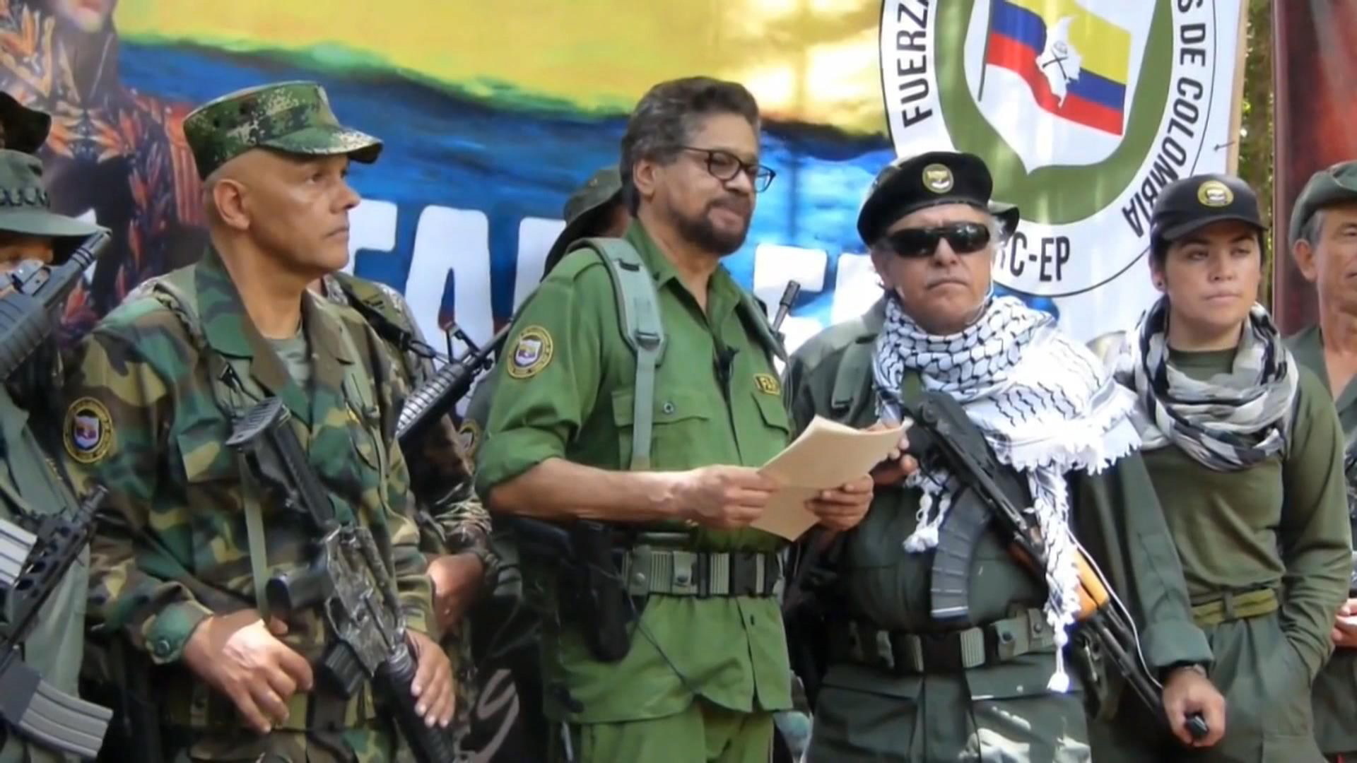 Tribunal colombiano ordena captura de ex-líderes das FARC após anúncio de regresso às armas