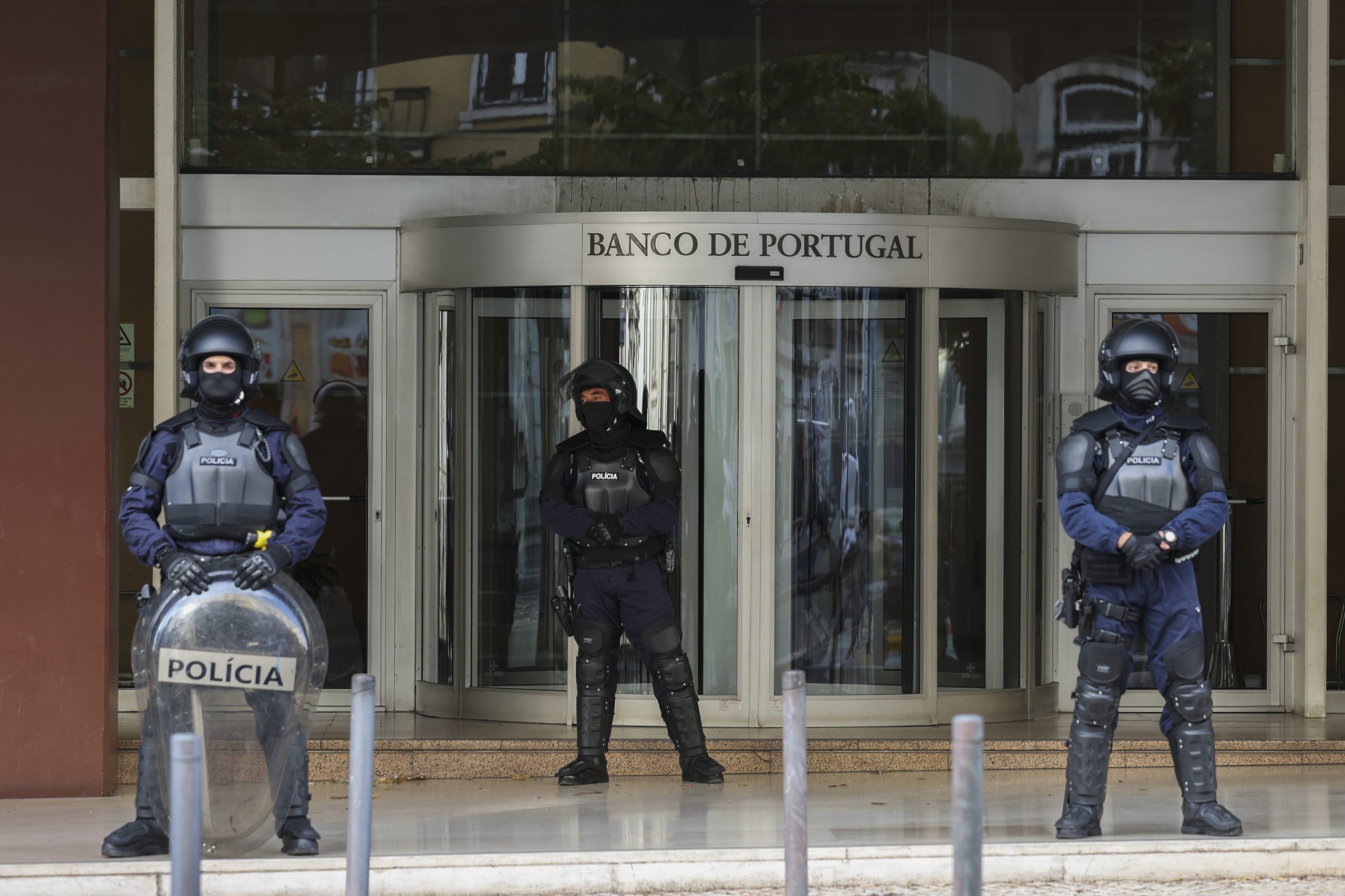 Hoje é notícia. Novo governador do Banco de Portugal, pausa nos juros e tensão na Ásia