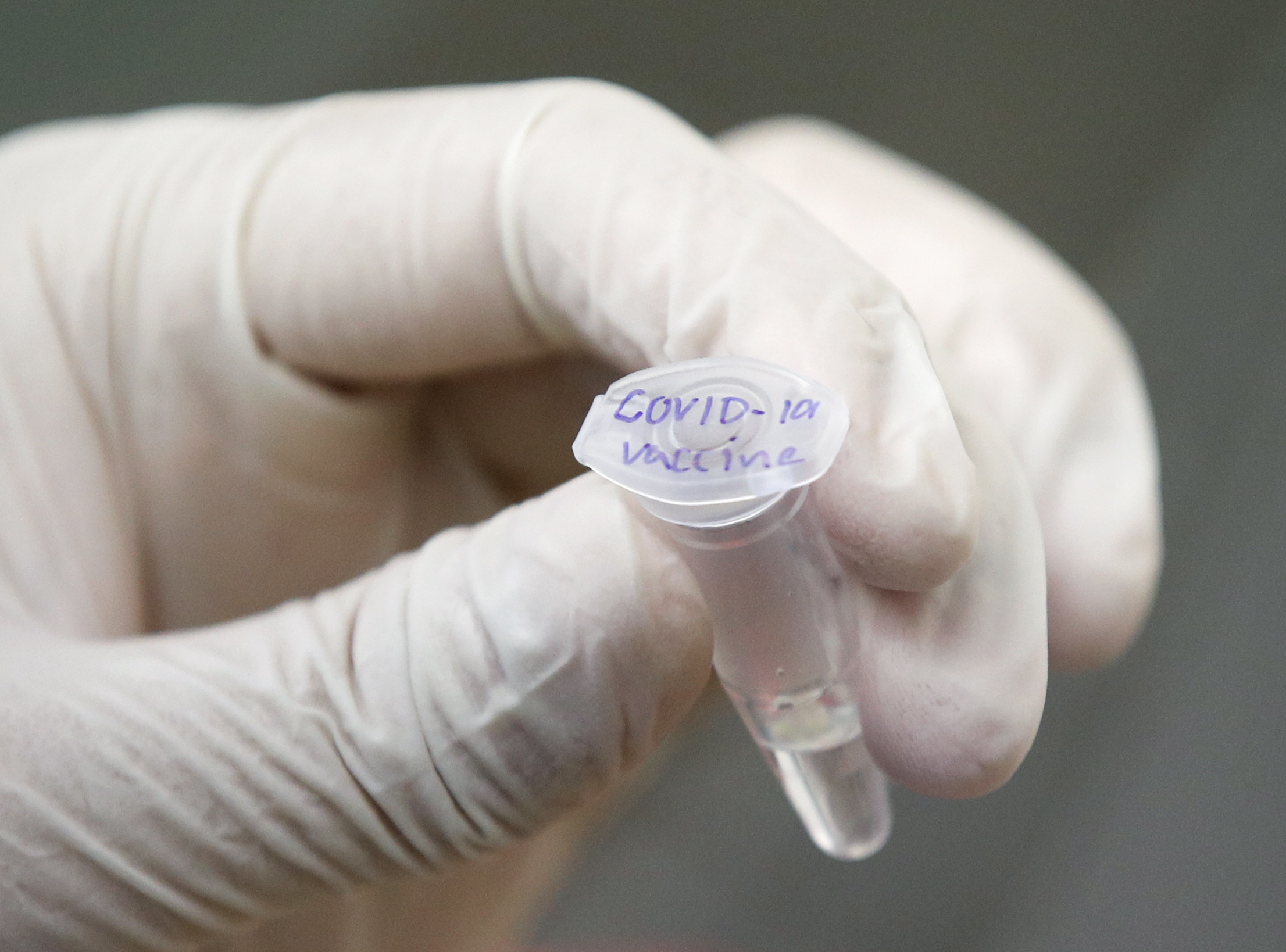 Covid-19: Farmacêutica anuncia os primeiros acordos para 400 milhões de vacinas