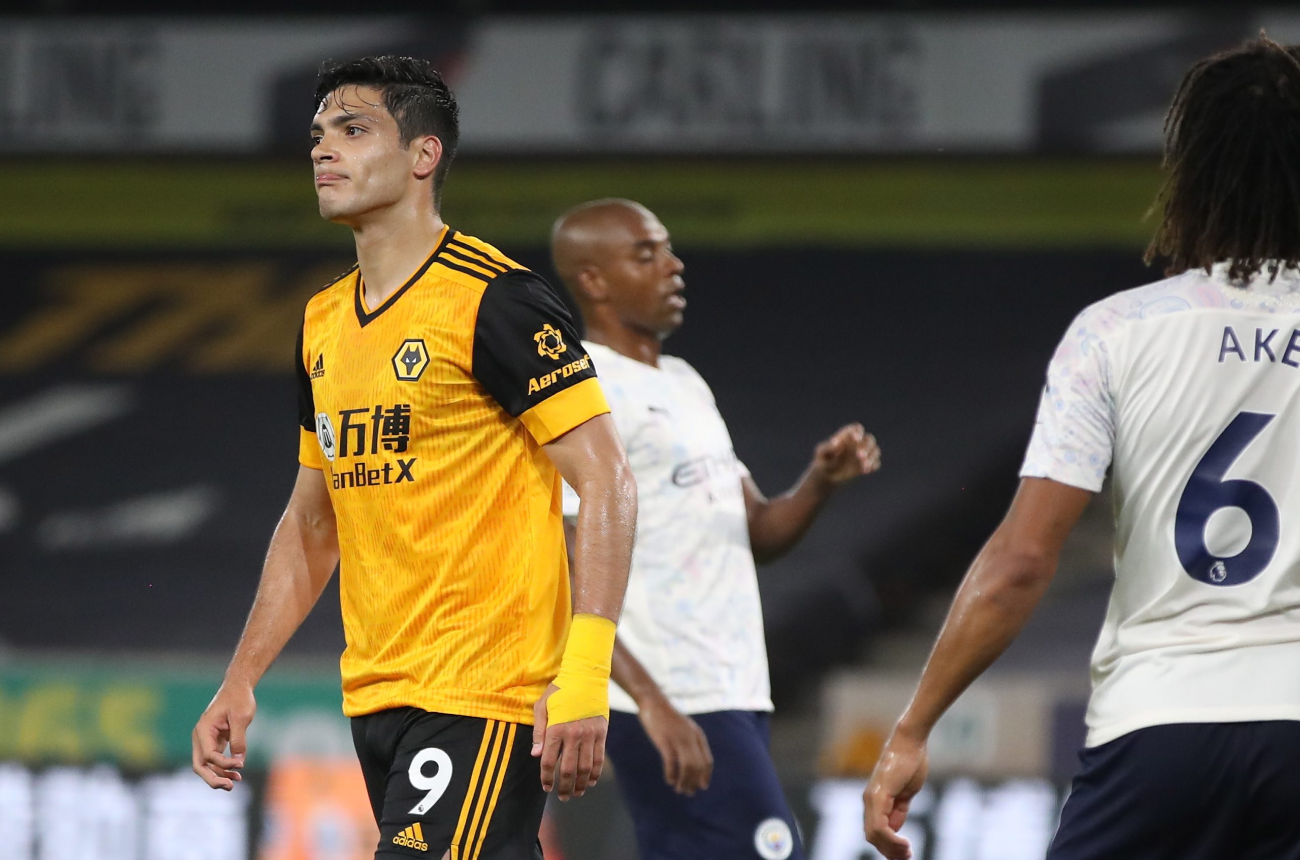 Avançado Raúl Jimenez prolonga contrato com Wolverhampton até 2024