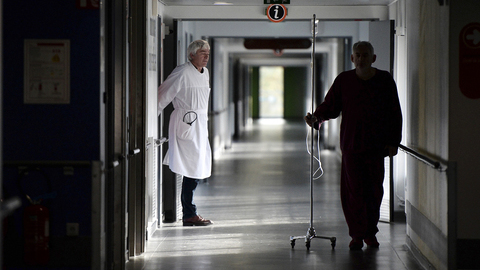 Internistas defendem reforço de equipas de urgência com médicos de todas especialidades