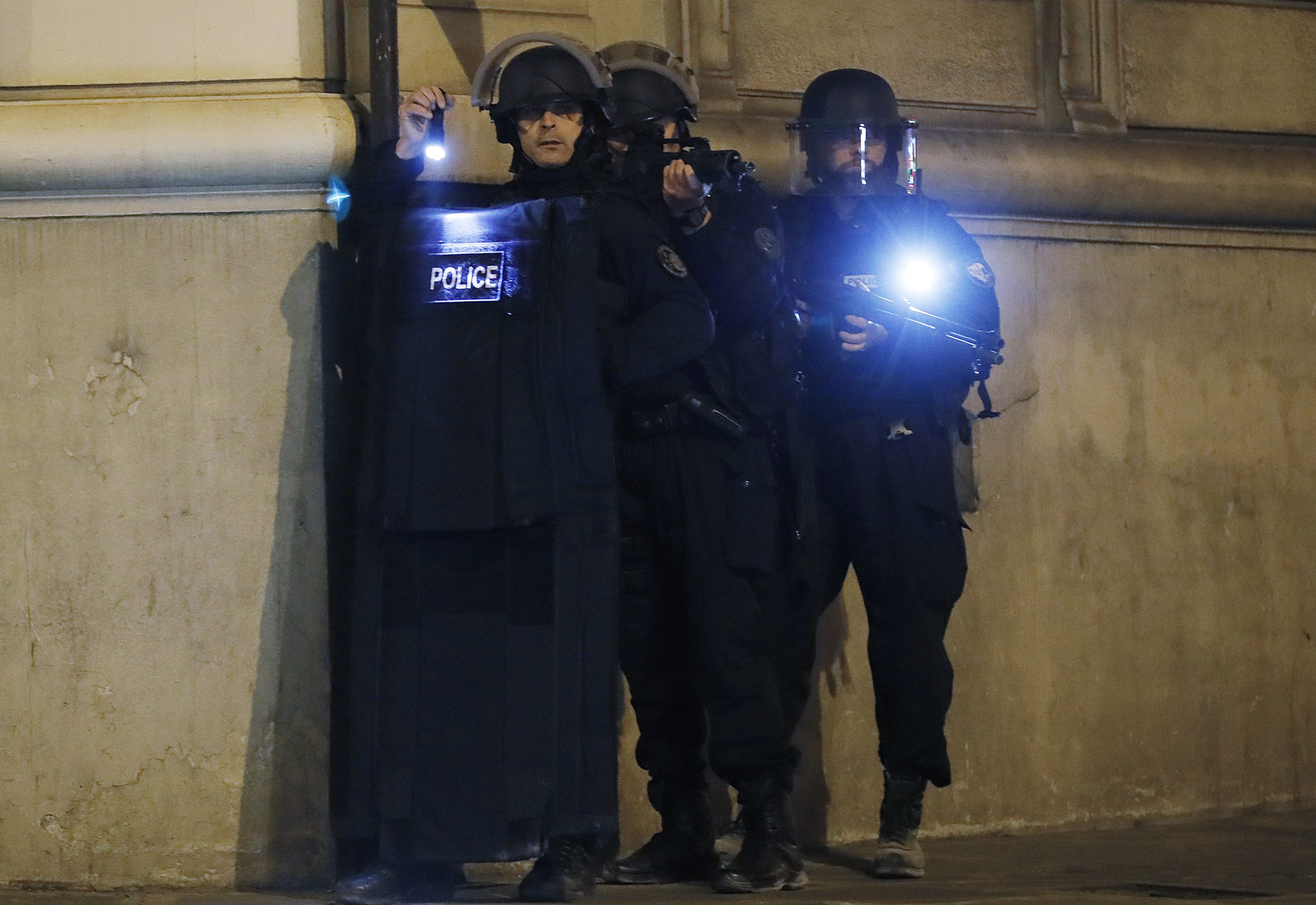 Ataque nos Campos Elísios: Espanha e Alemanha “ao lado” de França