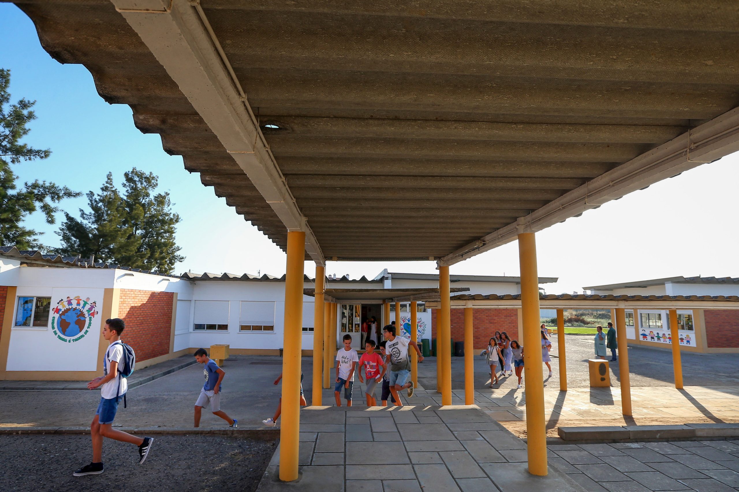 SOS Amianto alerta que a falta de máscaras e fatos no mercado nacional põe em risco os trabalhos de remoção nas escolas