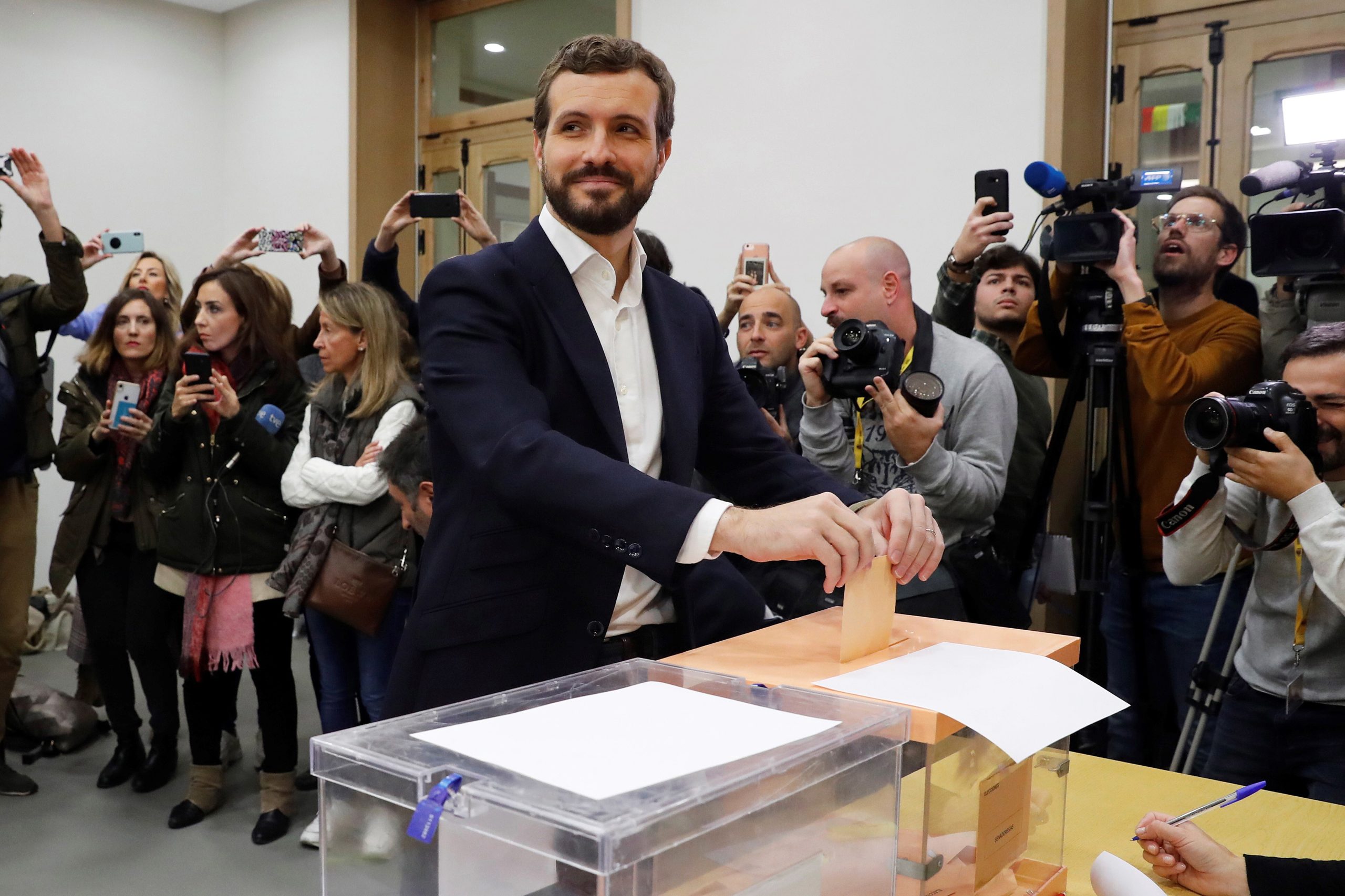 Oposição de direita critica pré-acordo de partidos de esquerda em Espanha