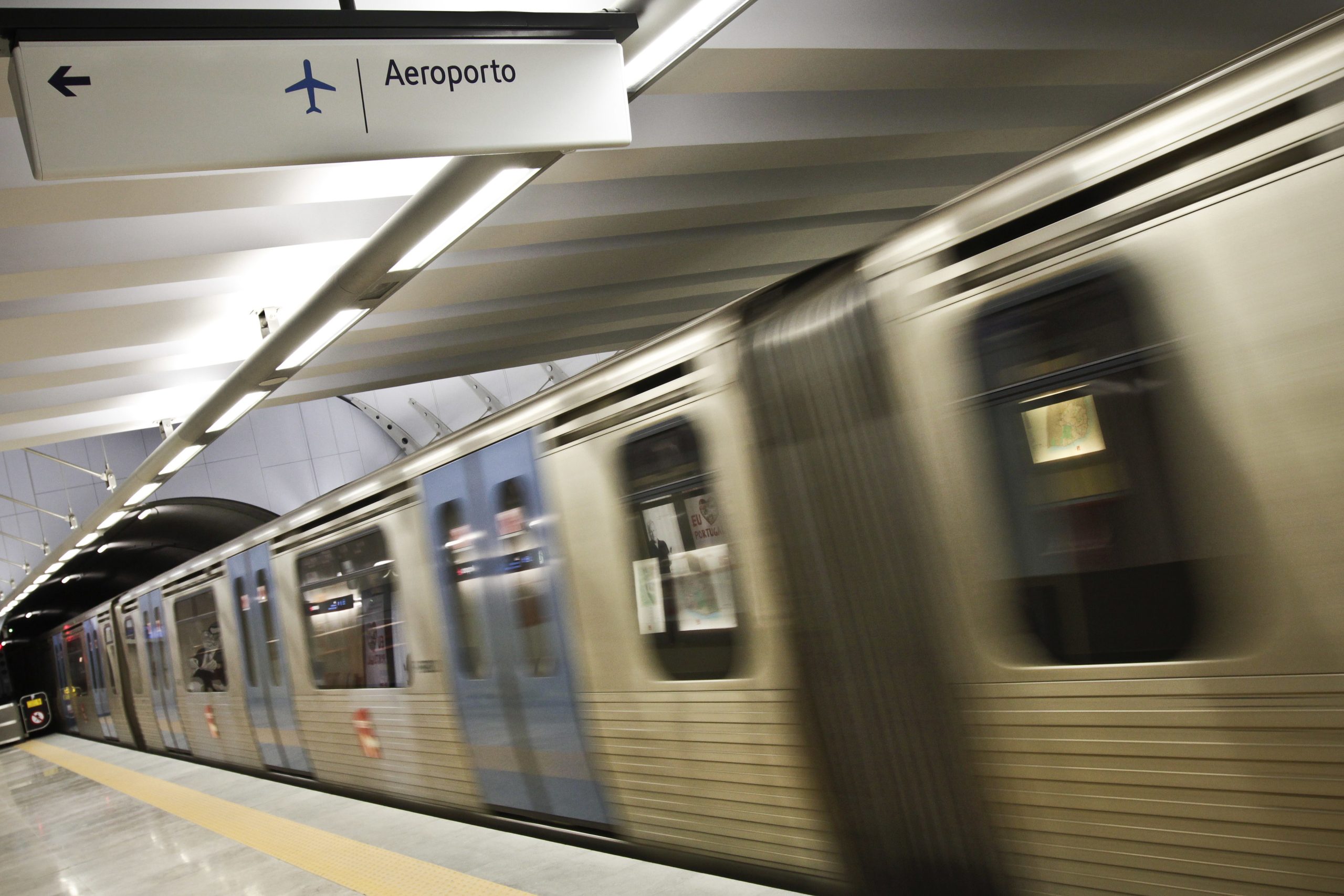 Assinados contratos de 554 milhões de euros para Metro de Lisboa prolongar linha vermelha e expandir até Loures