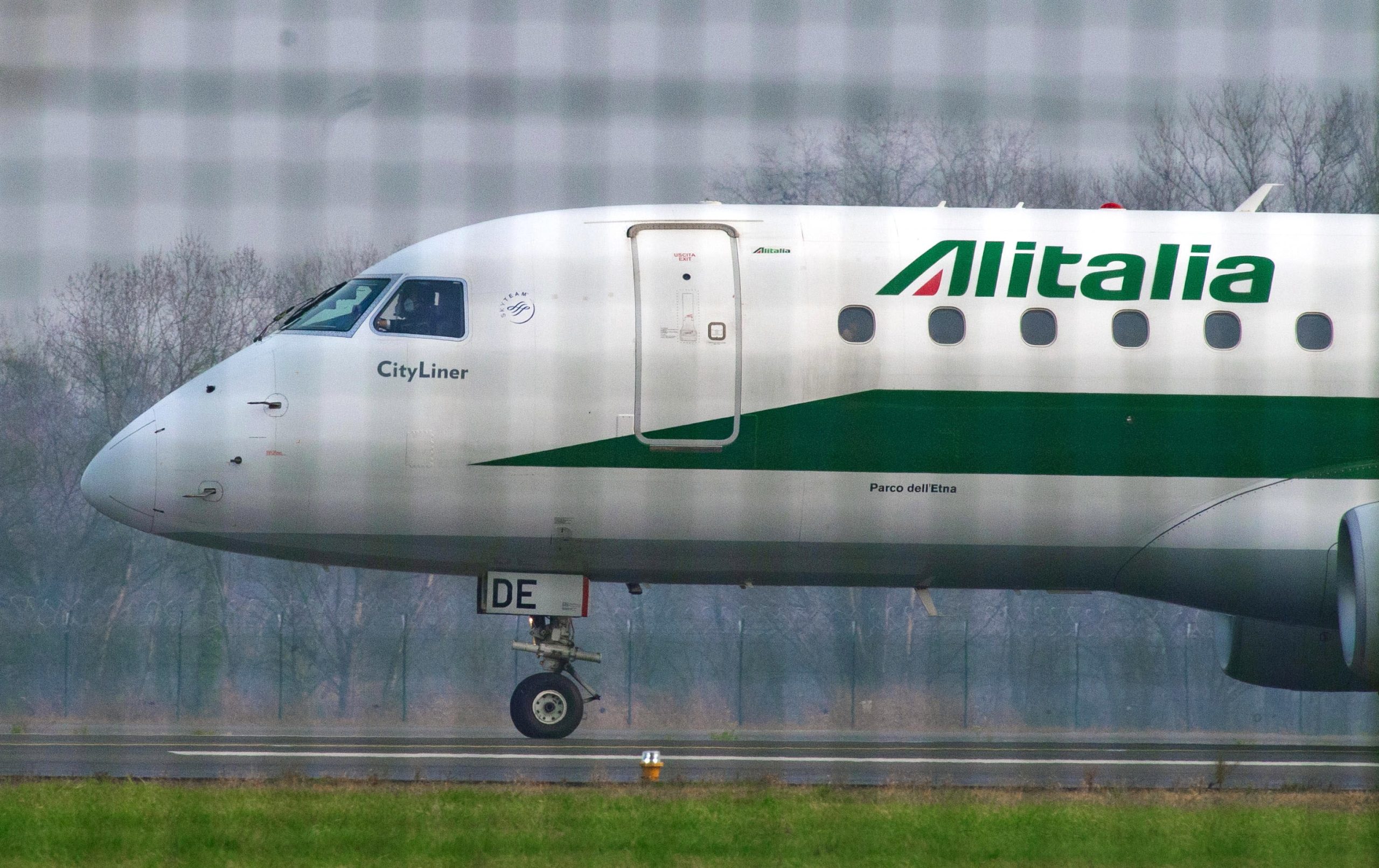 Bruxelas aprova ajudas estatais de 193 milhões de euros a companhias aéreas de Itália e Grécia