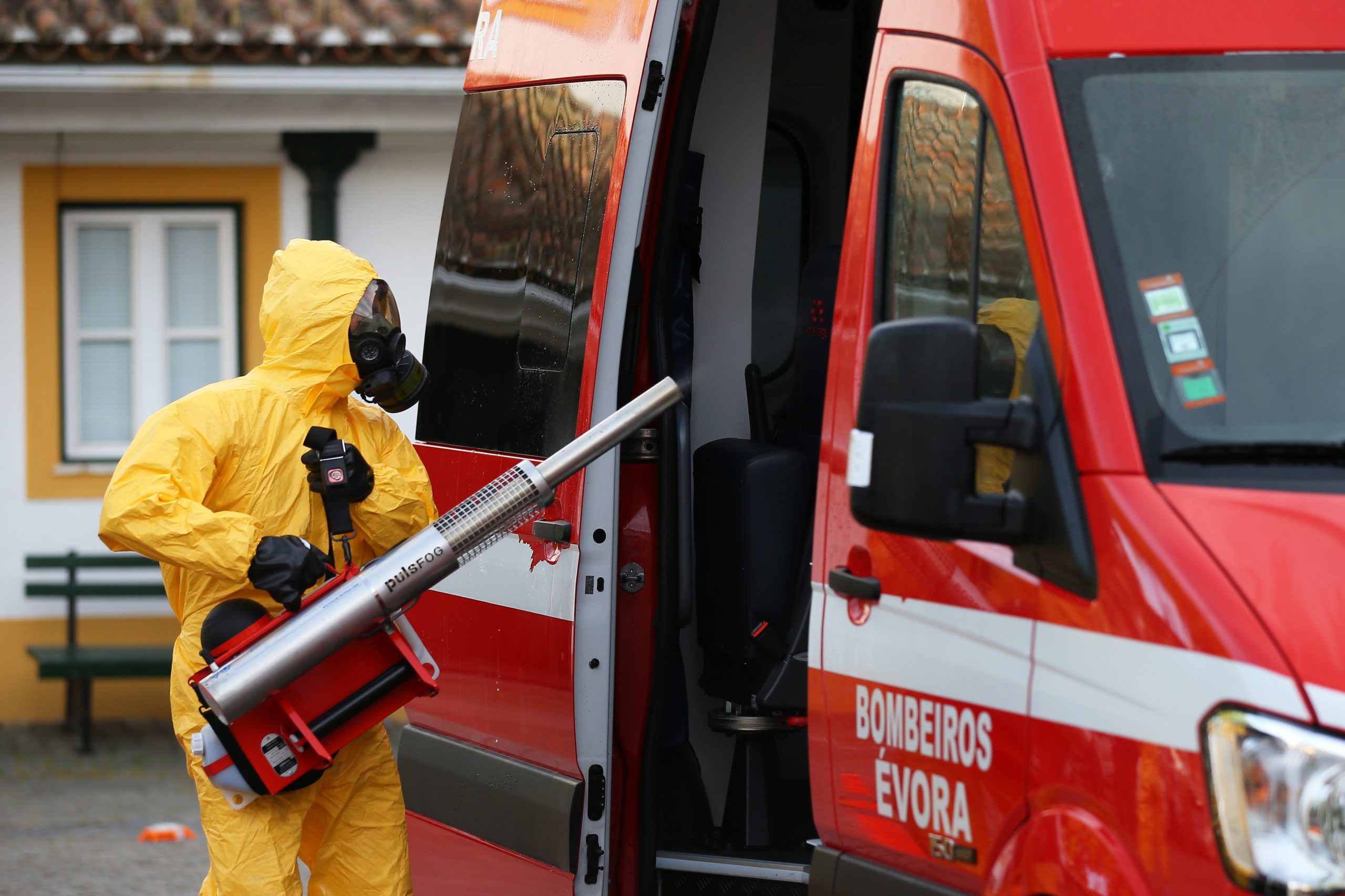 Covid-19: Número de infetados no surto dos bombeiros de Évora sobe para oito