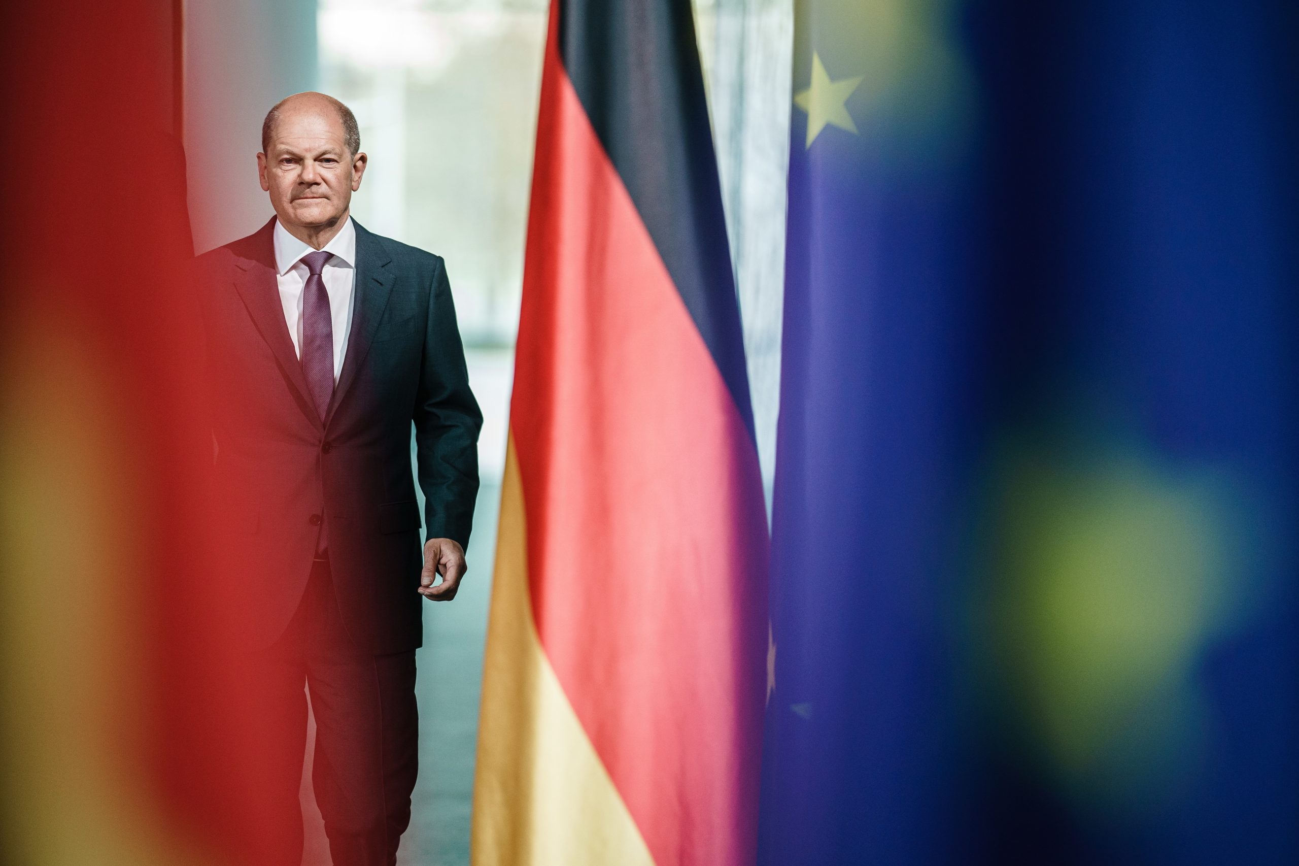 Olaf Scholz foi o primeiro dirigente estrangeiro a falar com Macron após vitória