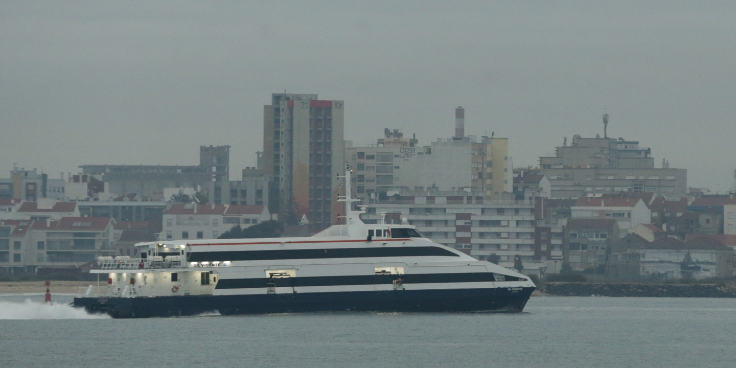 Choque entre dois barcos com 700 passageiros no Tejo motiva abertura de inquérito