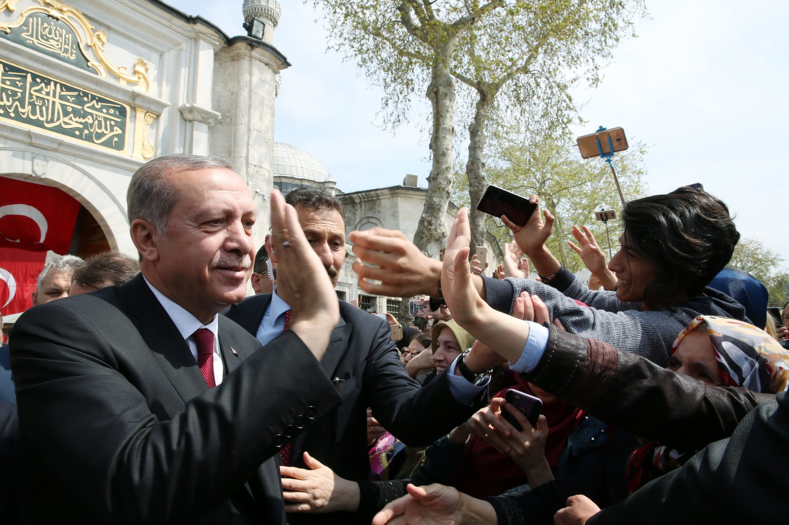Turquia despede quase 4.000 funcionários públicos em nova purga