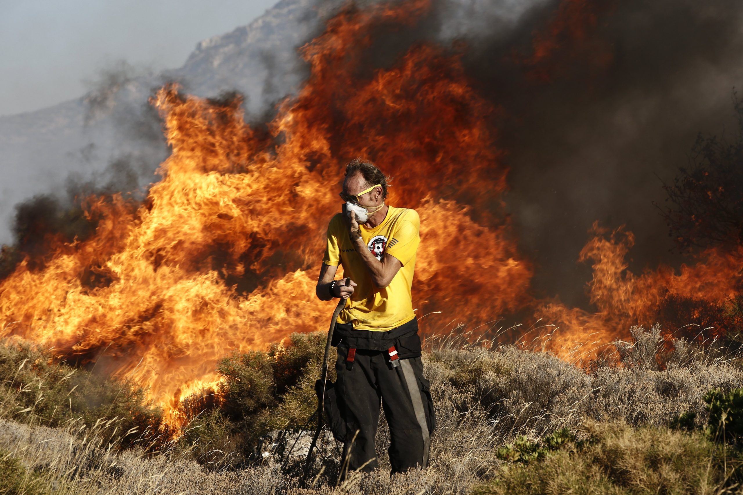 Grécia pede apoio europeu para combater três grandes incêndios