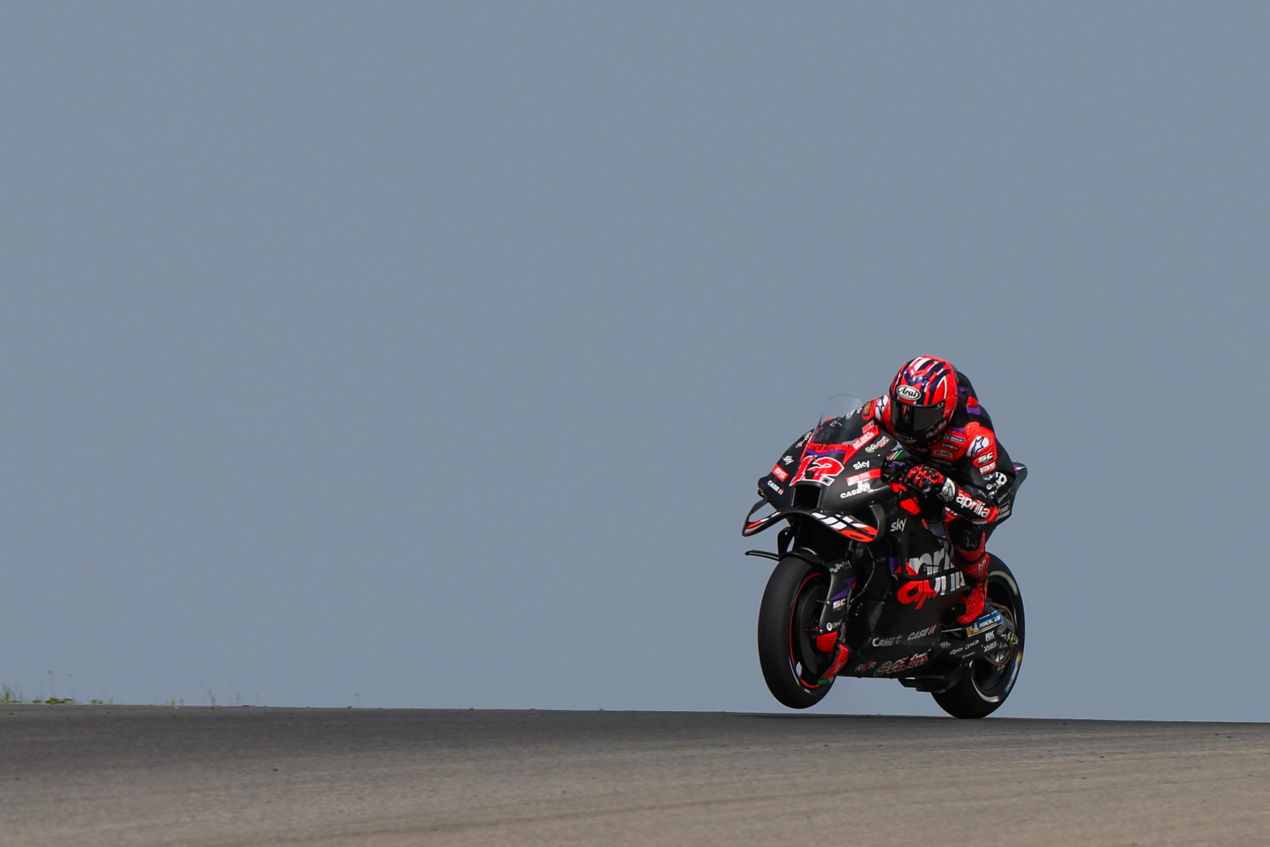 Maverick Viñales vence corrida sprint, Oliveira em 12.º no MotoGP de Portugal