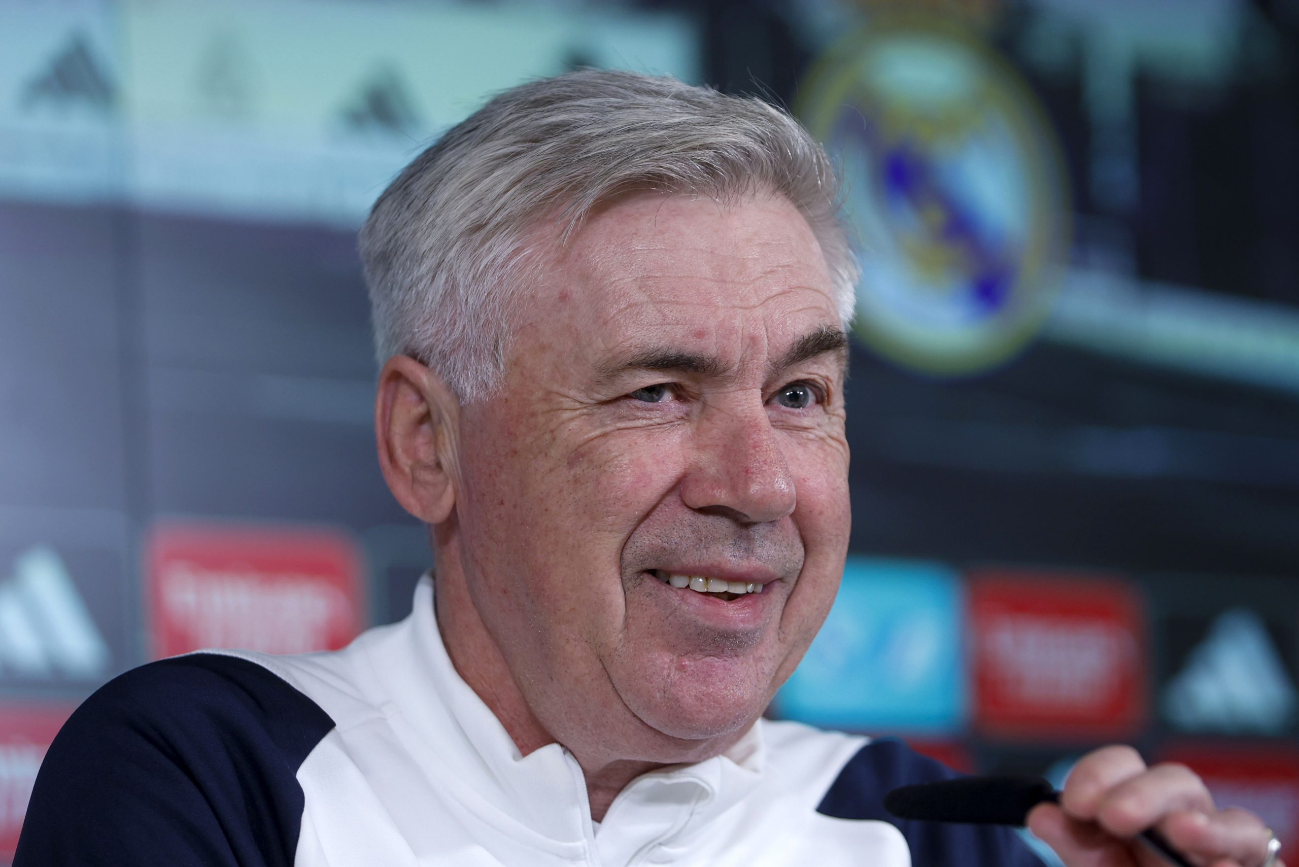 Treinador Carlo Ancelotti renova contrato com o Real Madrid até 2026