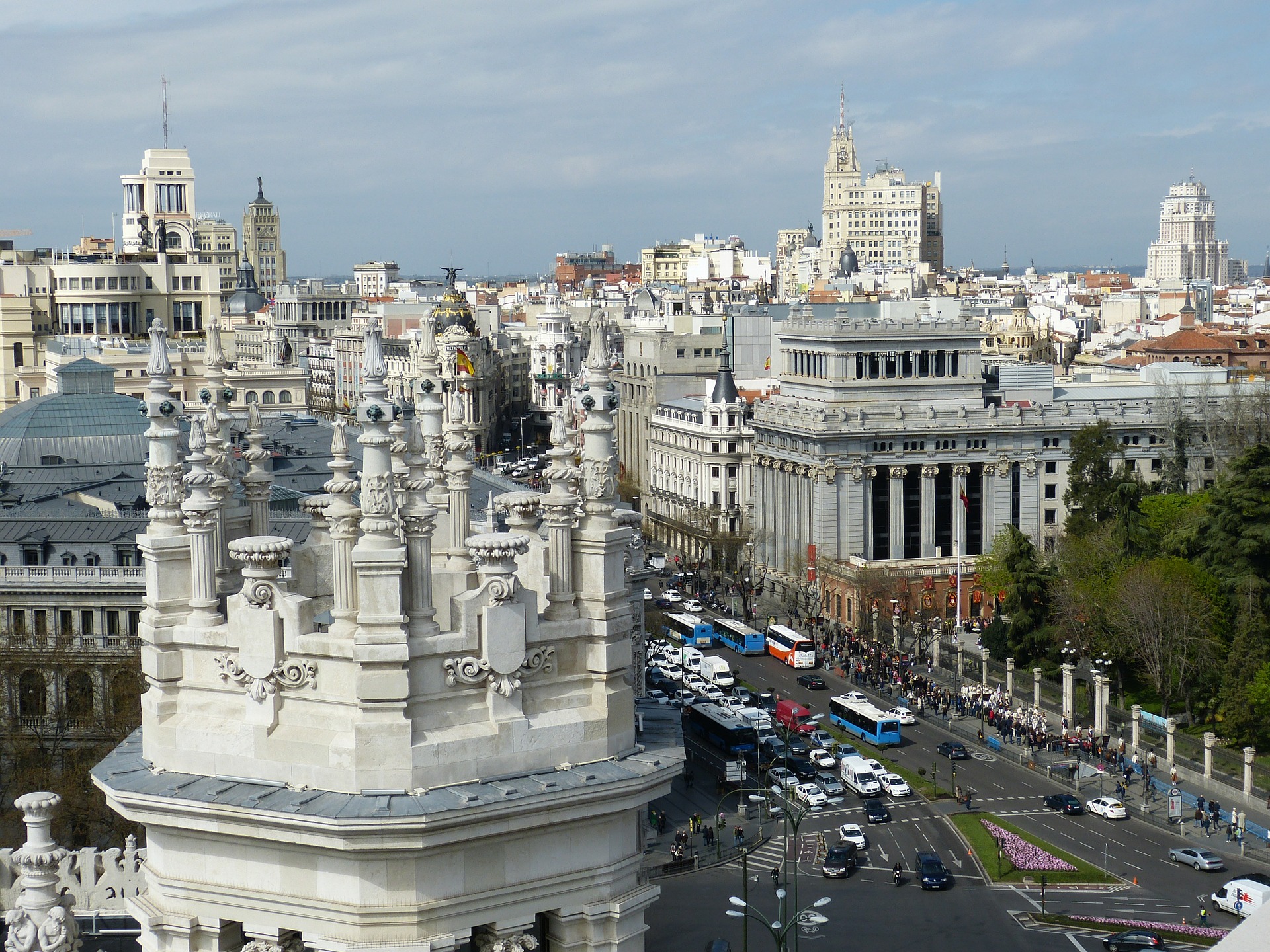 Madrid faz campanha contra homens sentados de pernas abertas nos transportes públicos