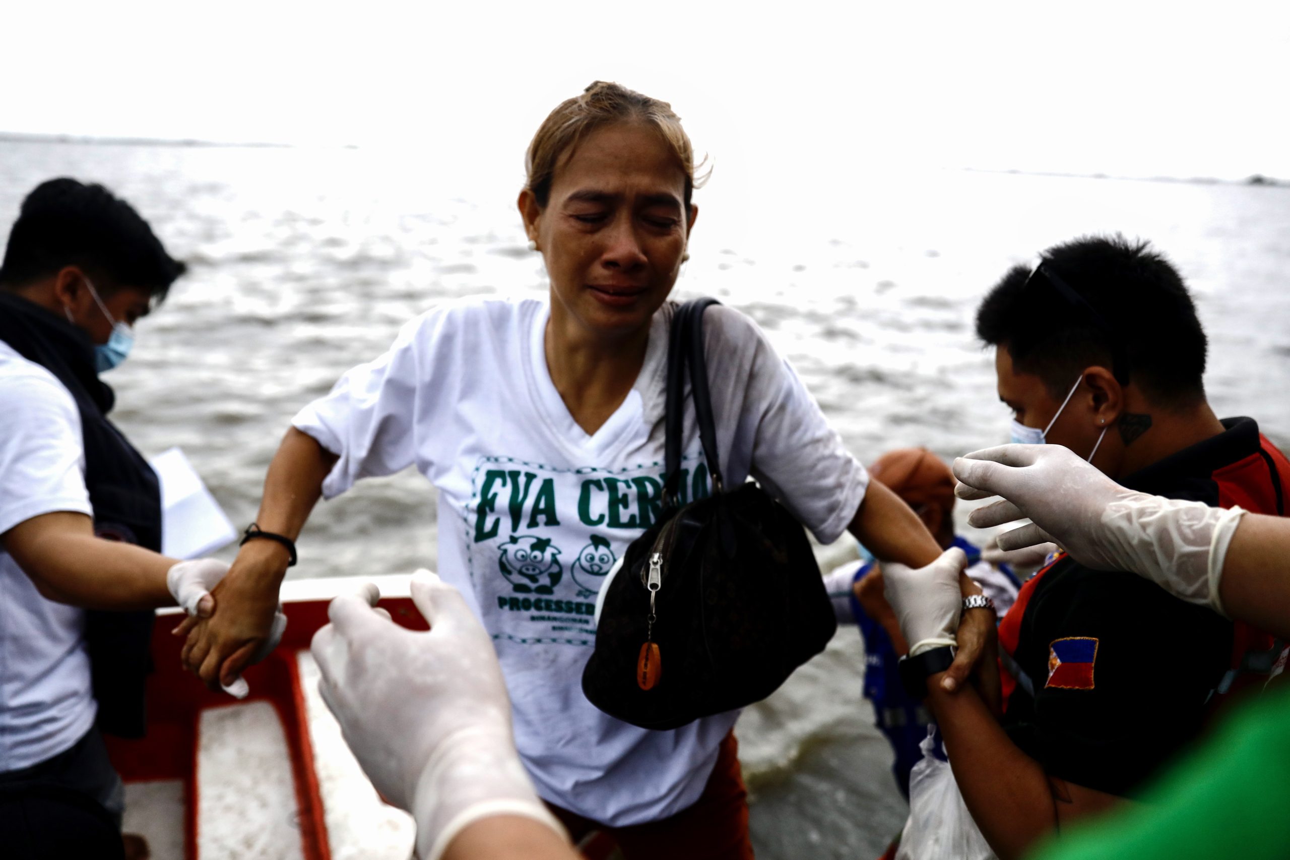 Pelo menos 23 mortos em naufrágio nas Filipinas