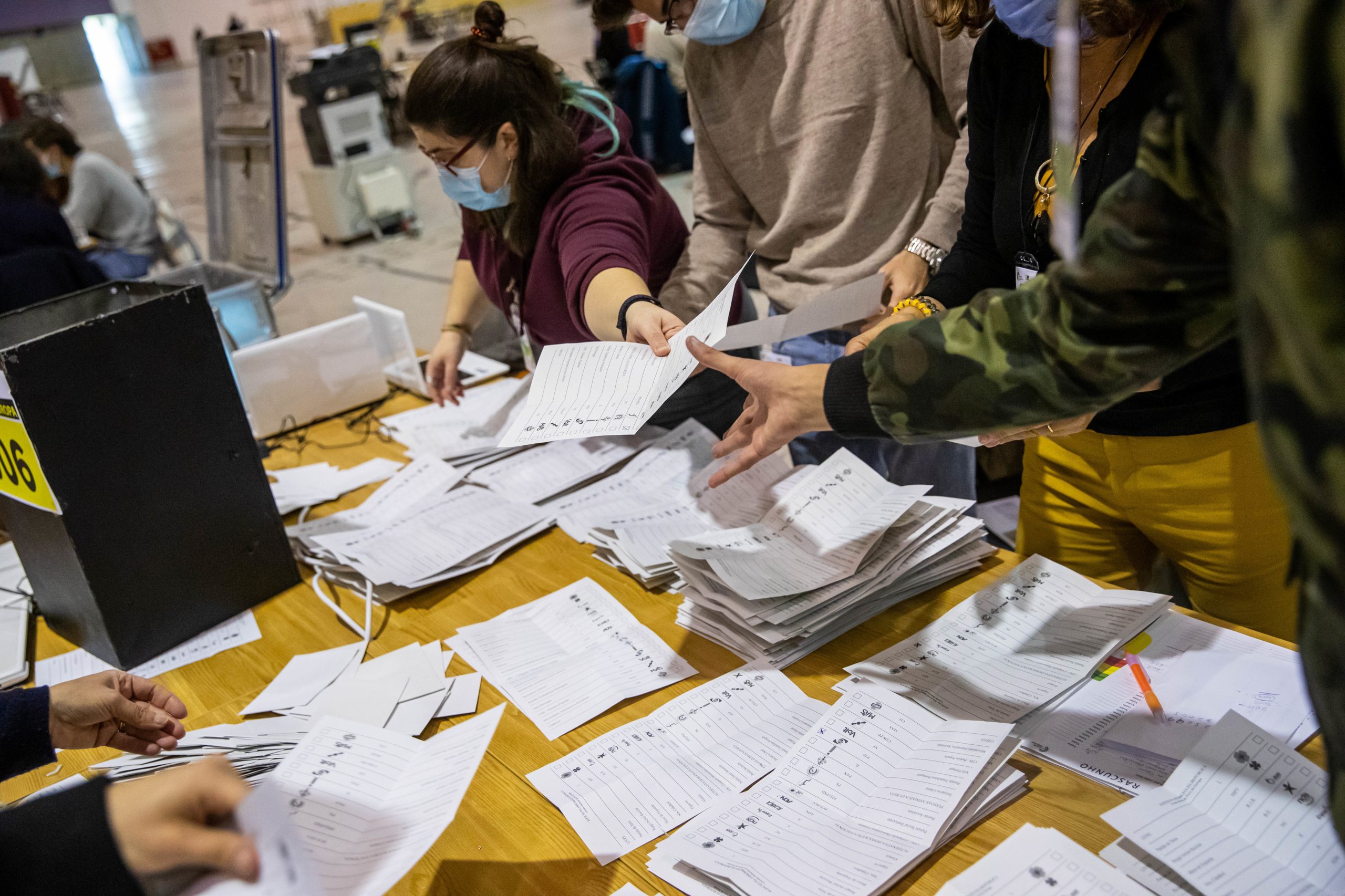 Legislativas: Conselheiros em França pedem mais informação para eleitores no círculo da Europa