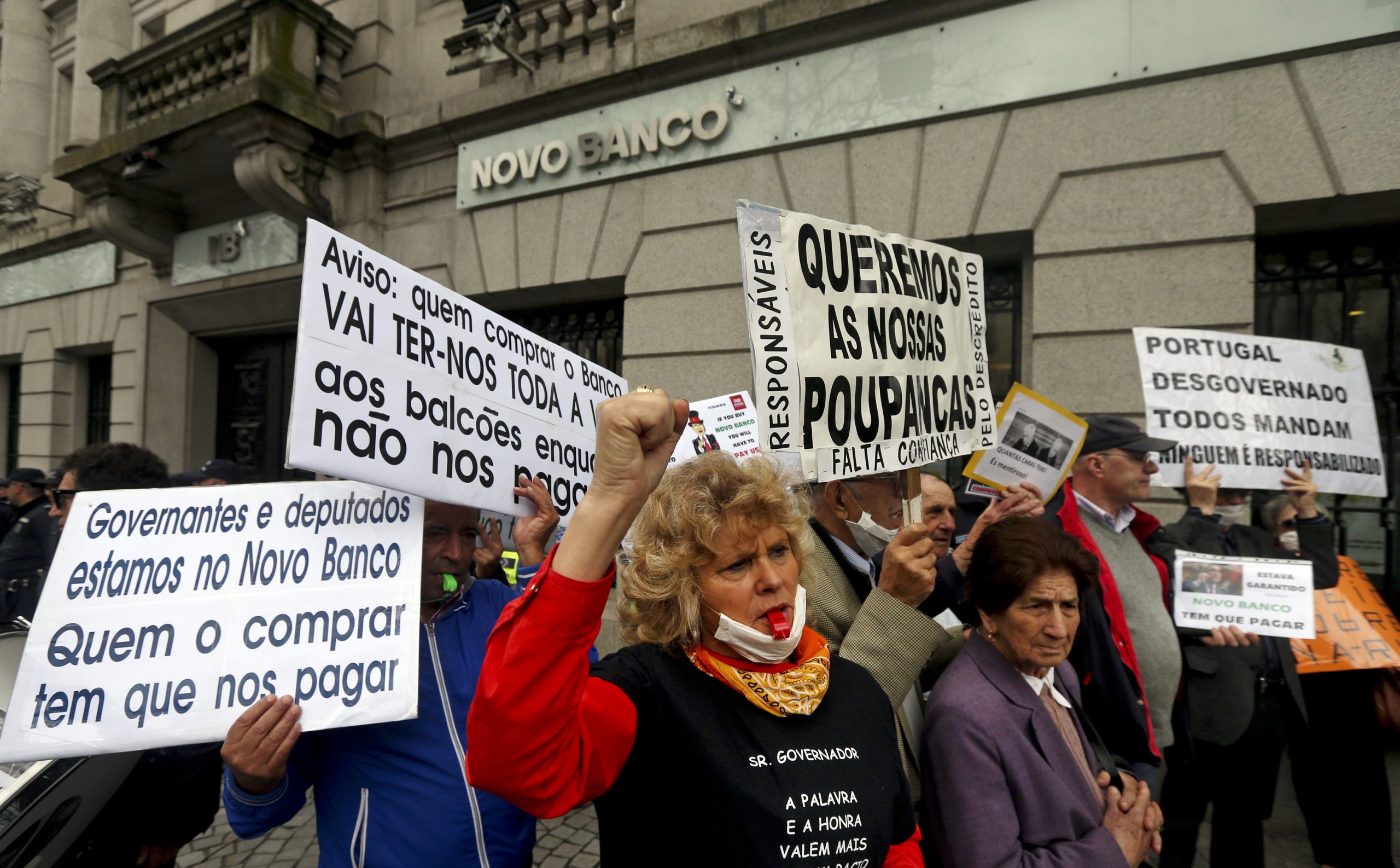Lesados do BES manifesta-se hoje no Porto