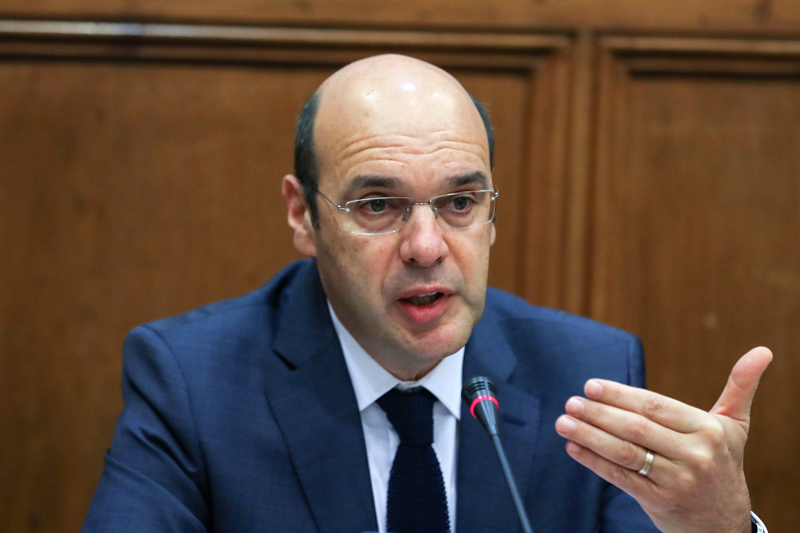 Ministro da Economia diz que será mais visível ajuda do banco de fomento às empresas