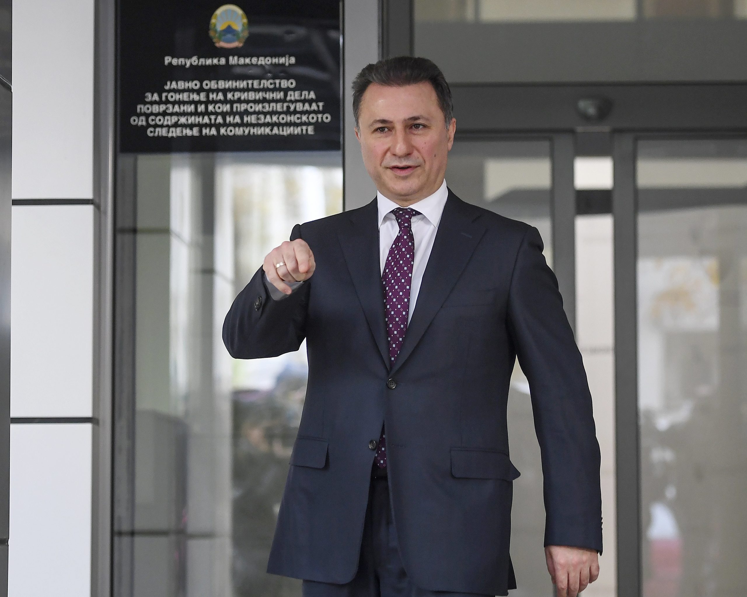 Hungria confirma pedido de asilo de ex-primeiro-ministro da Macedónia em fuga