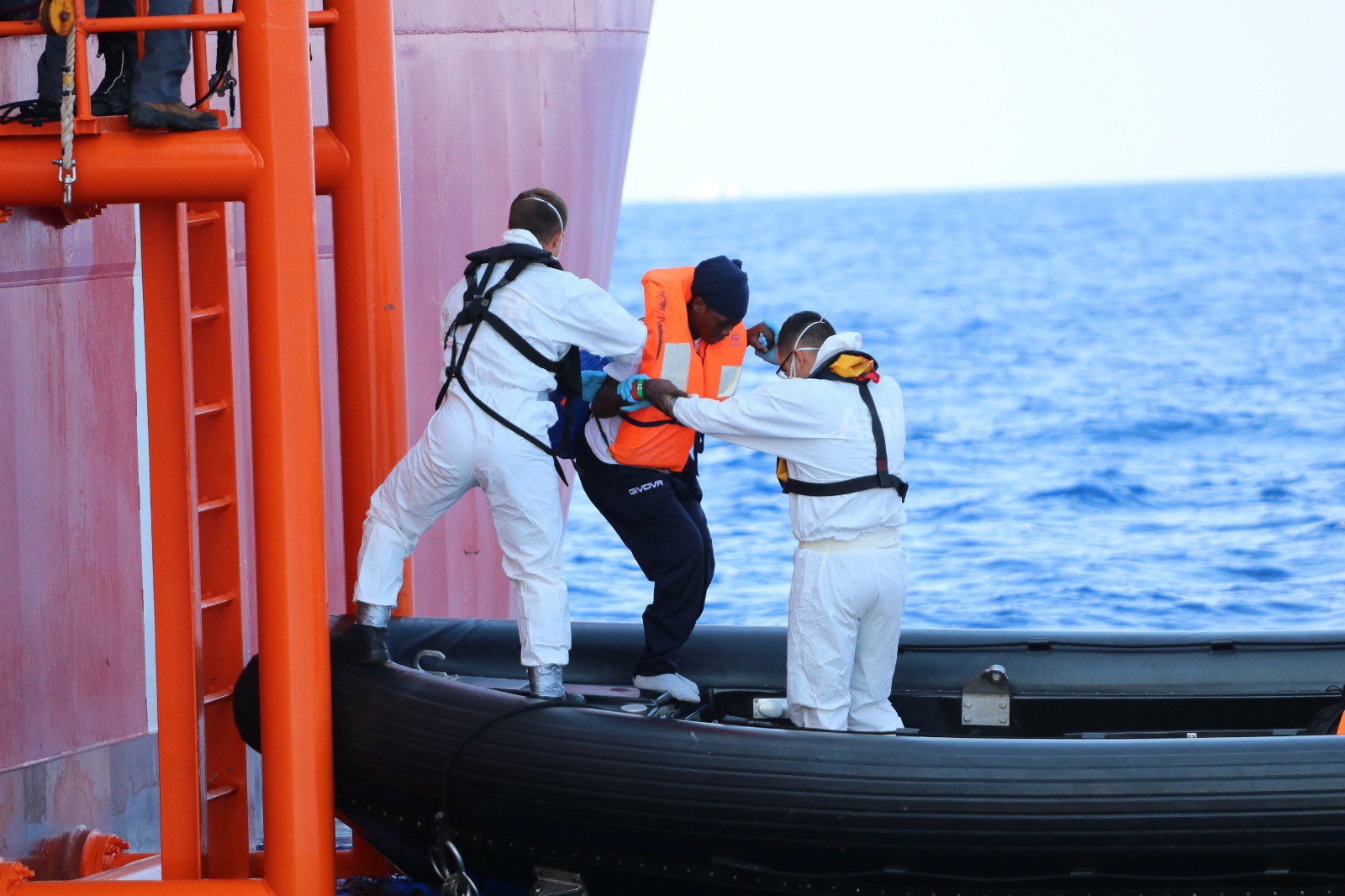 Portugal disponível para receber oito refugiados do barco ‘Ocean Viking’
