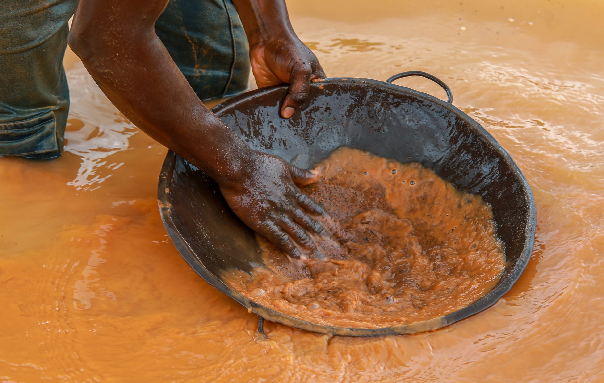 Exploração ilegal de diamantes em Angola com 1,3 milhões de “garimpeiros”