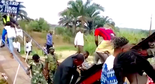 Ponte desaba em plena inauguração na República Democrática do Congo