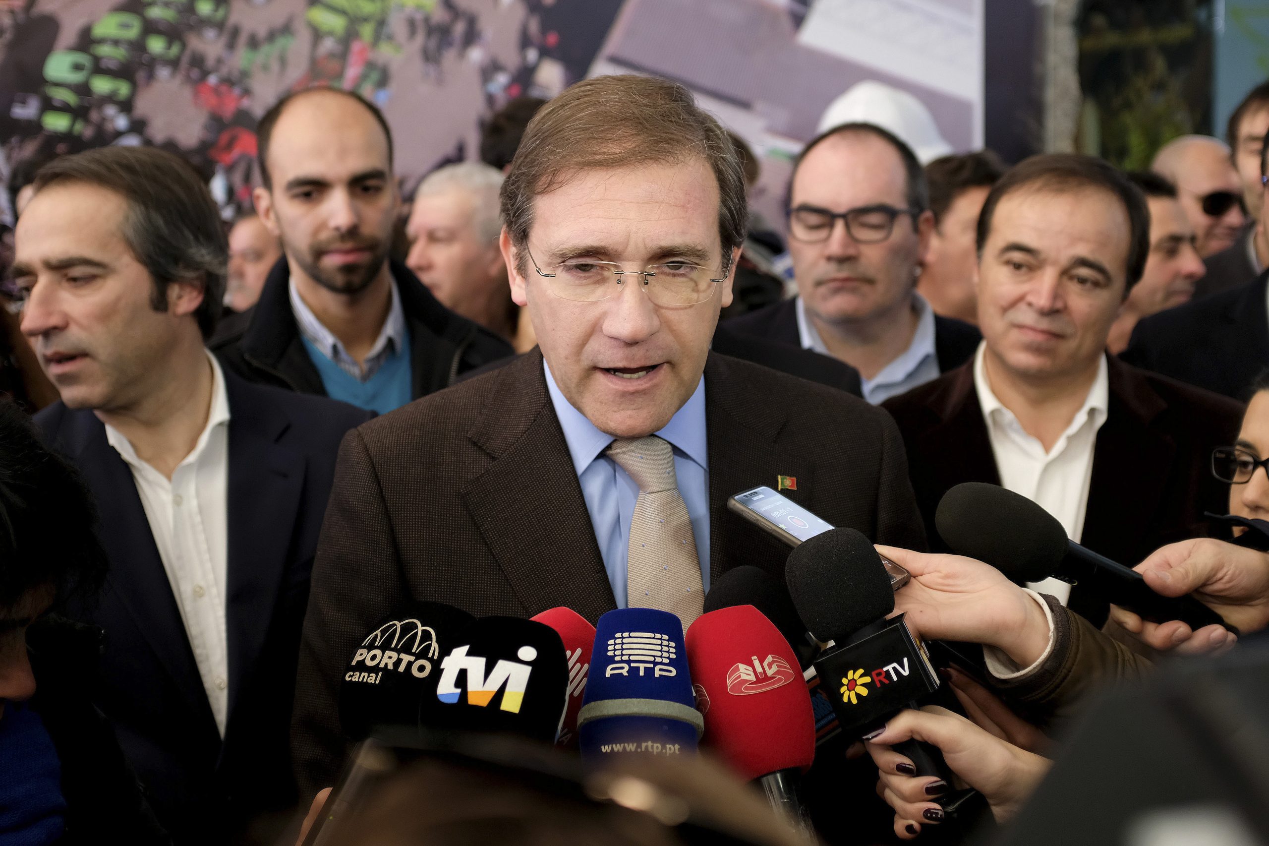 Passos Coelho defende Teodora Cardoso e critica Governo
