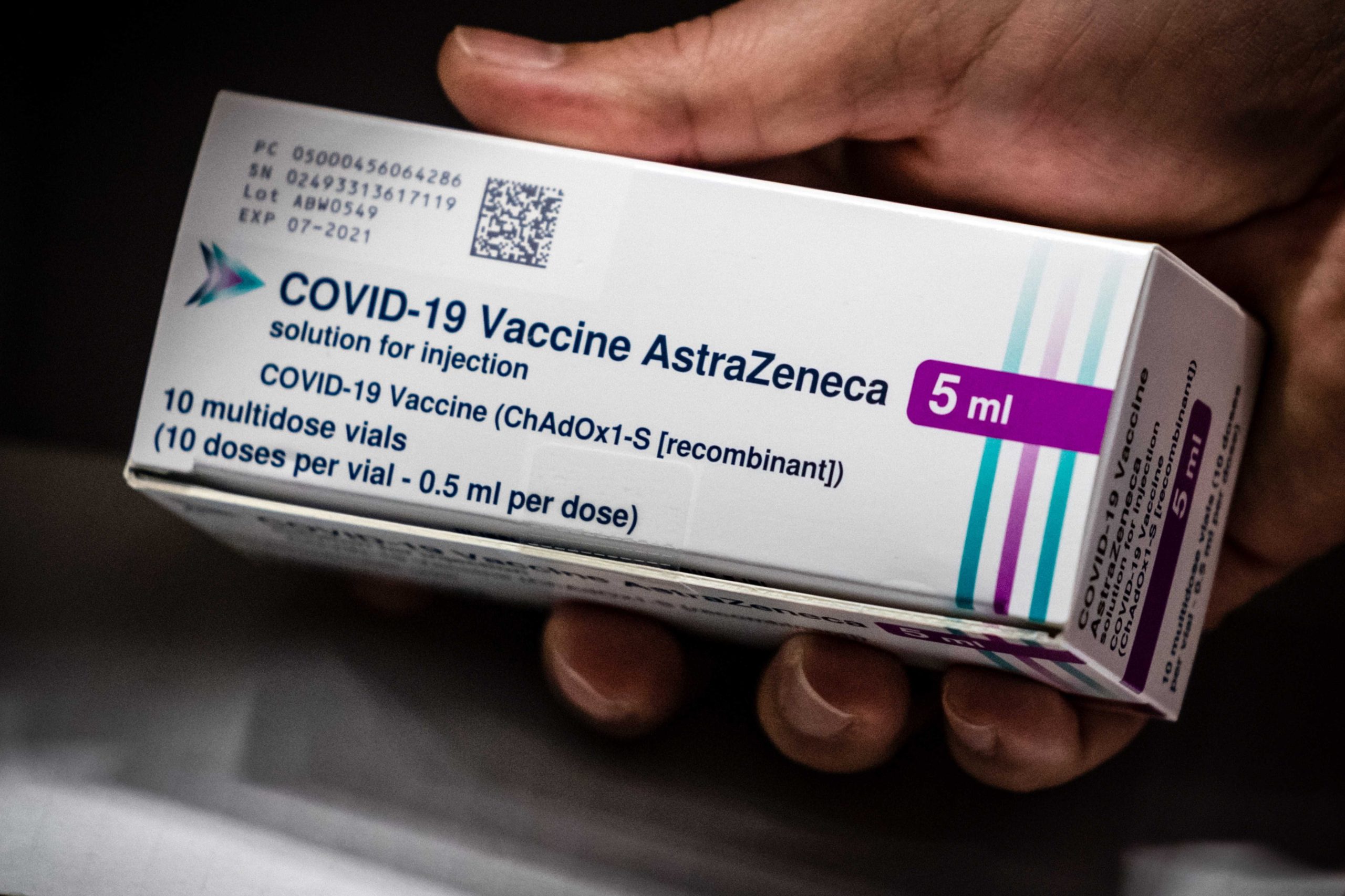 Covid-19: Hong Kong pede à AstraZeneca que suspenda encomenda de vacinas