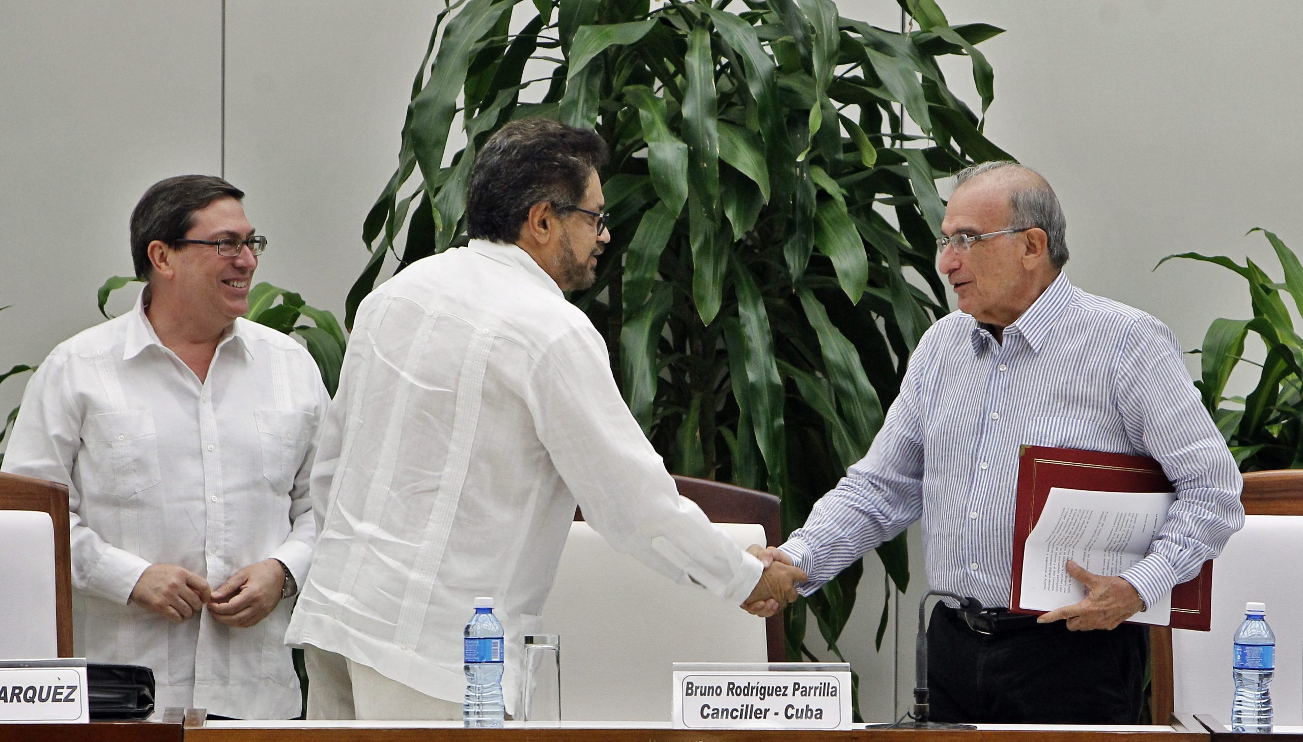 Colômbia: Governo e FARC assinam novo acordo de paz amanhã