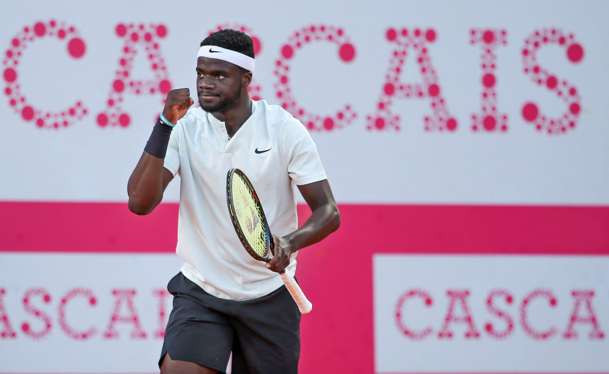 Frances Tiafoe vence campeão e junta-se a João Sousa na final do Estoril Open