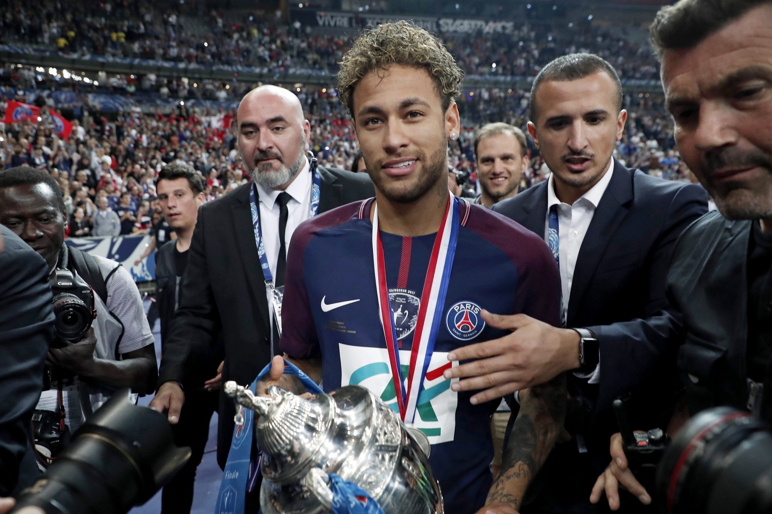 Neymar lidera lista de convocados do Brasil