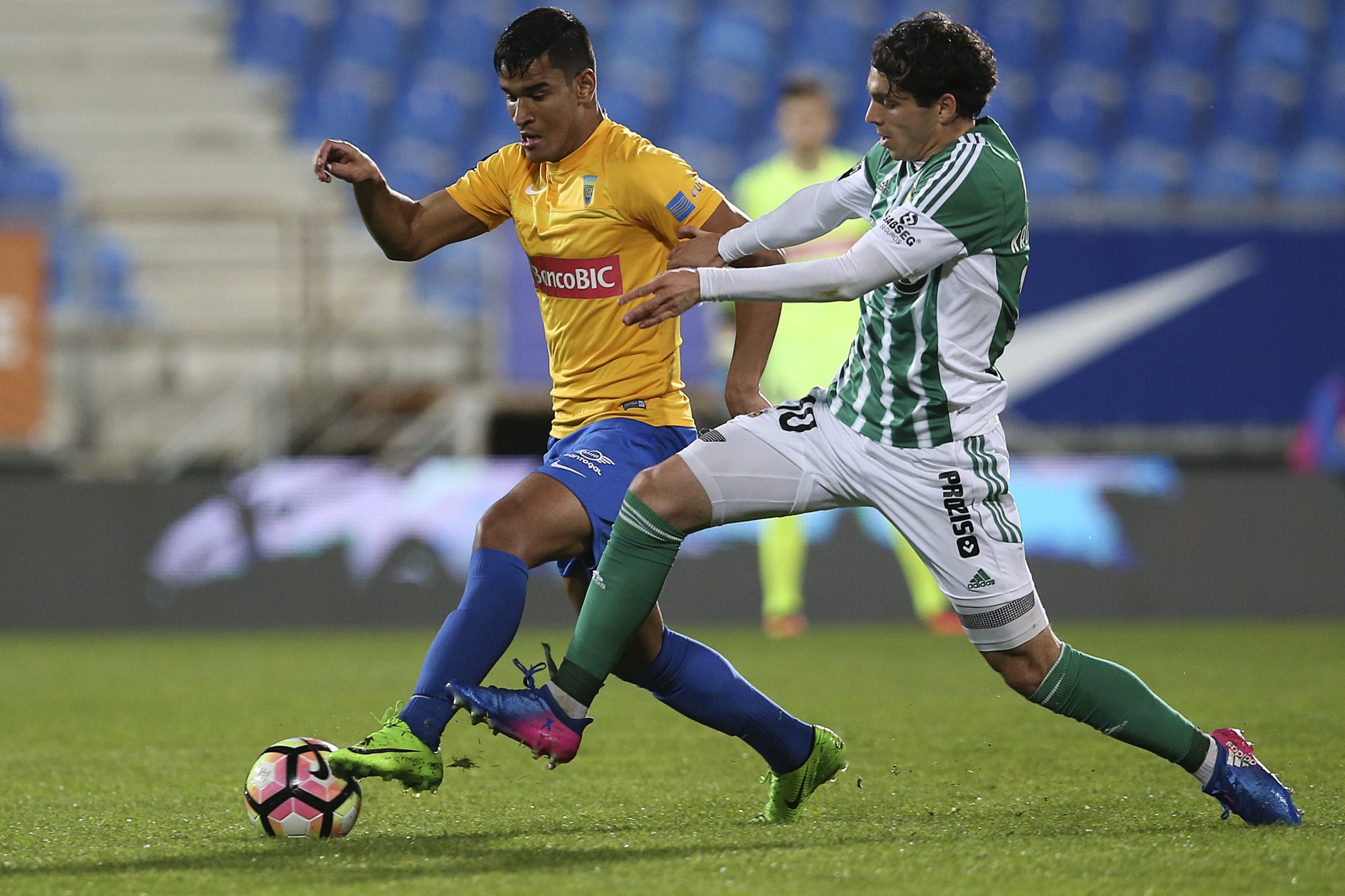 Rio Ave vence no Estoril no fecho da jornada da I Liga de futebol