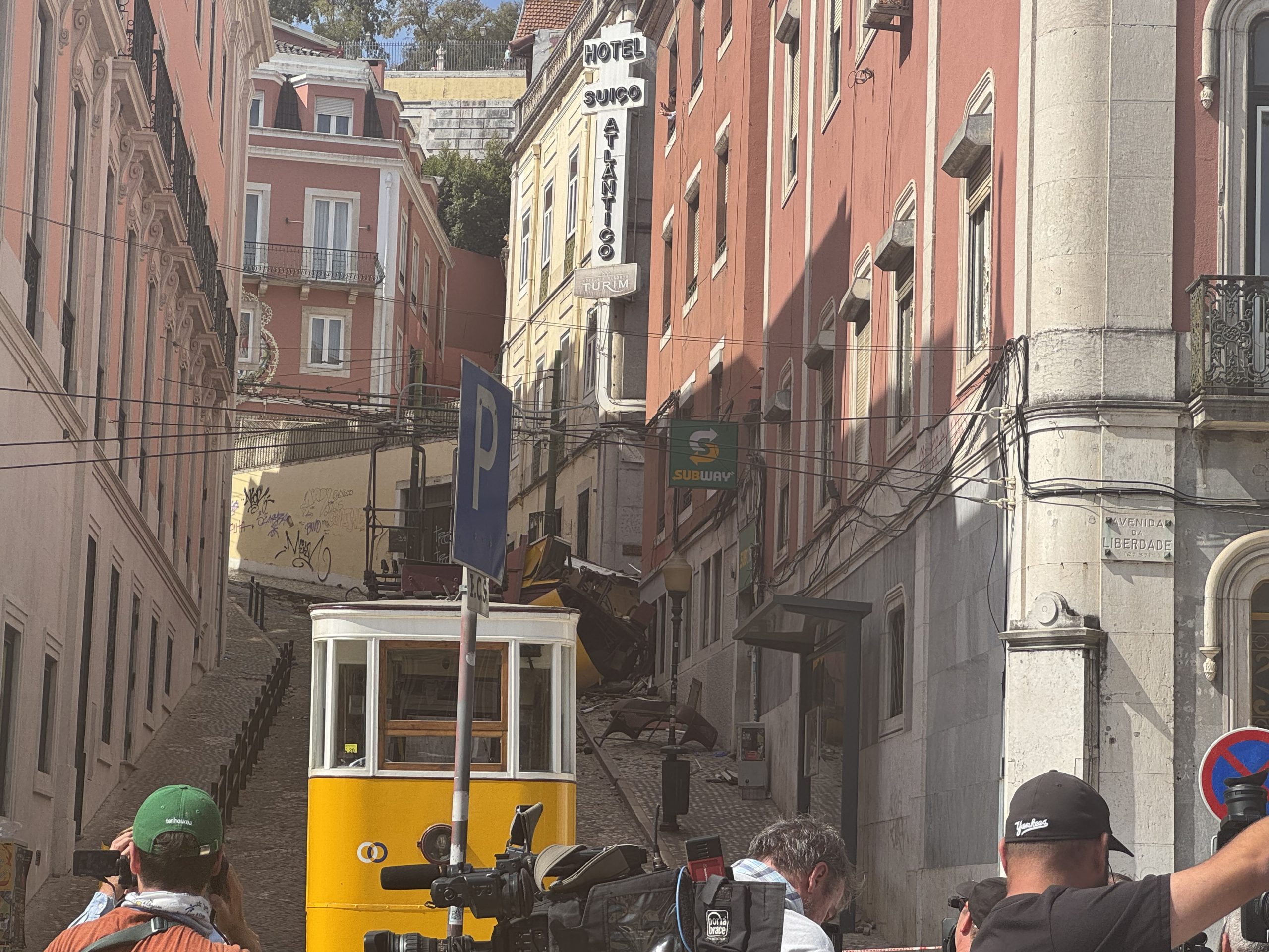 Ministério Público confirma identidade das 16 vítimas do descarrilamento do Elevador da Glória